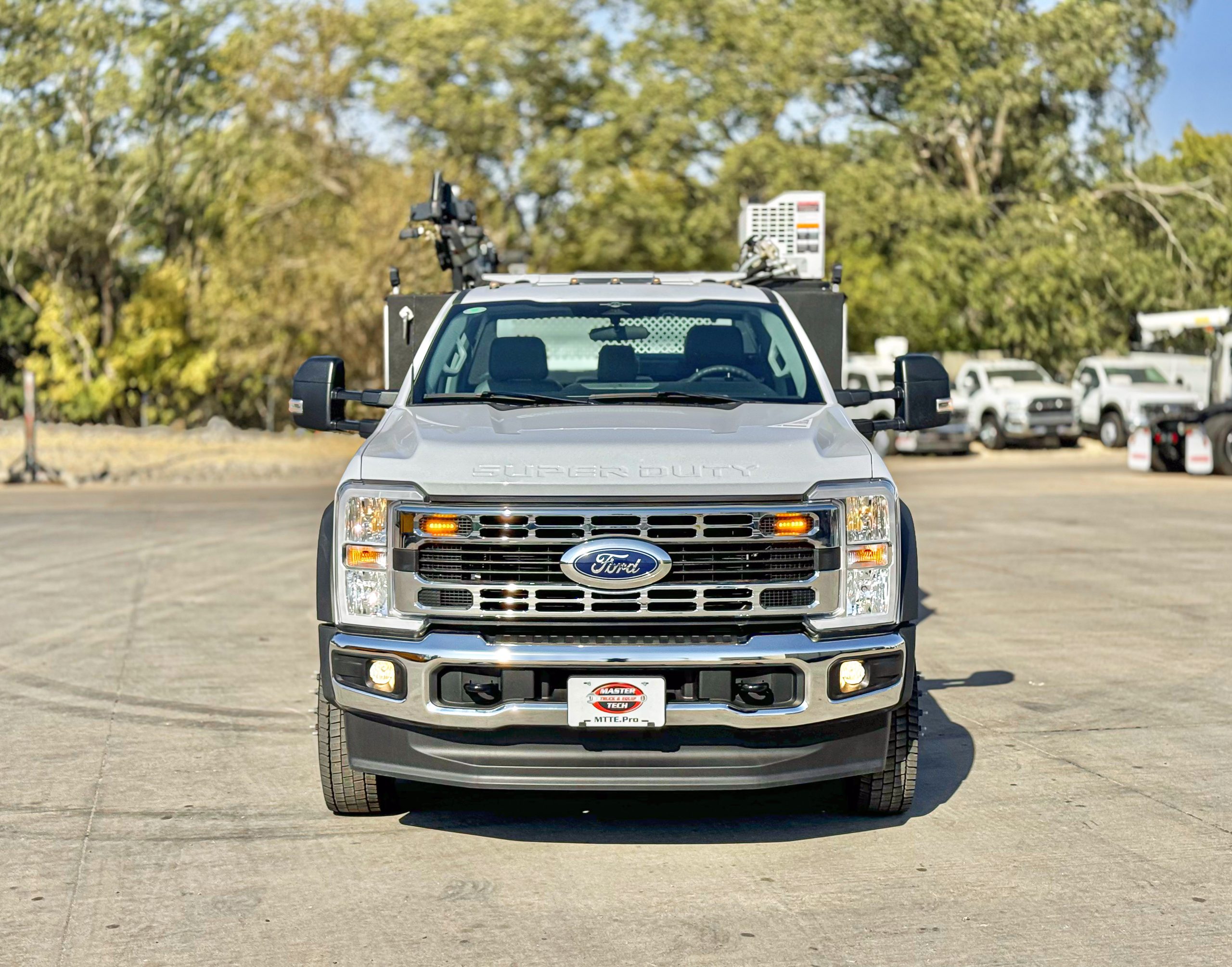 2023 Ford F550 XL - image 2 of 6