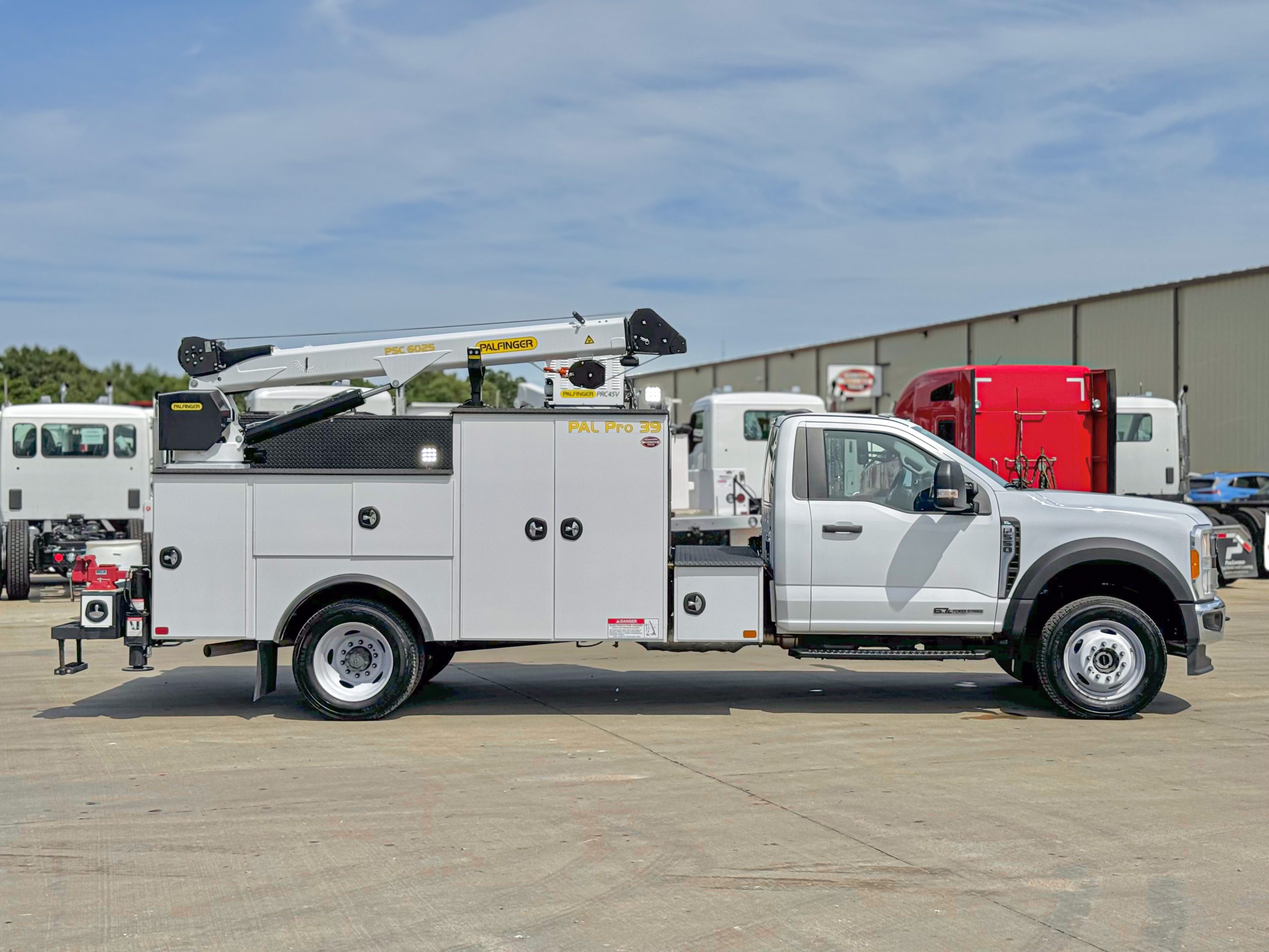 2023 Ford F550 XL - image 5 of 6