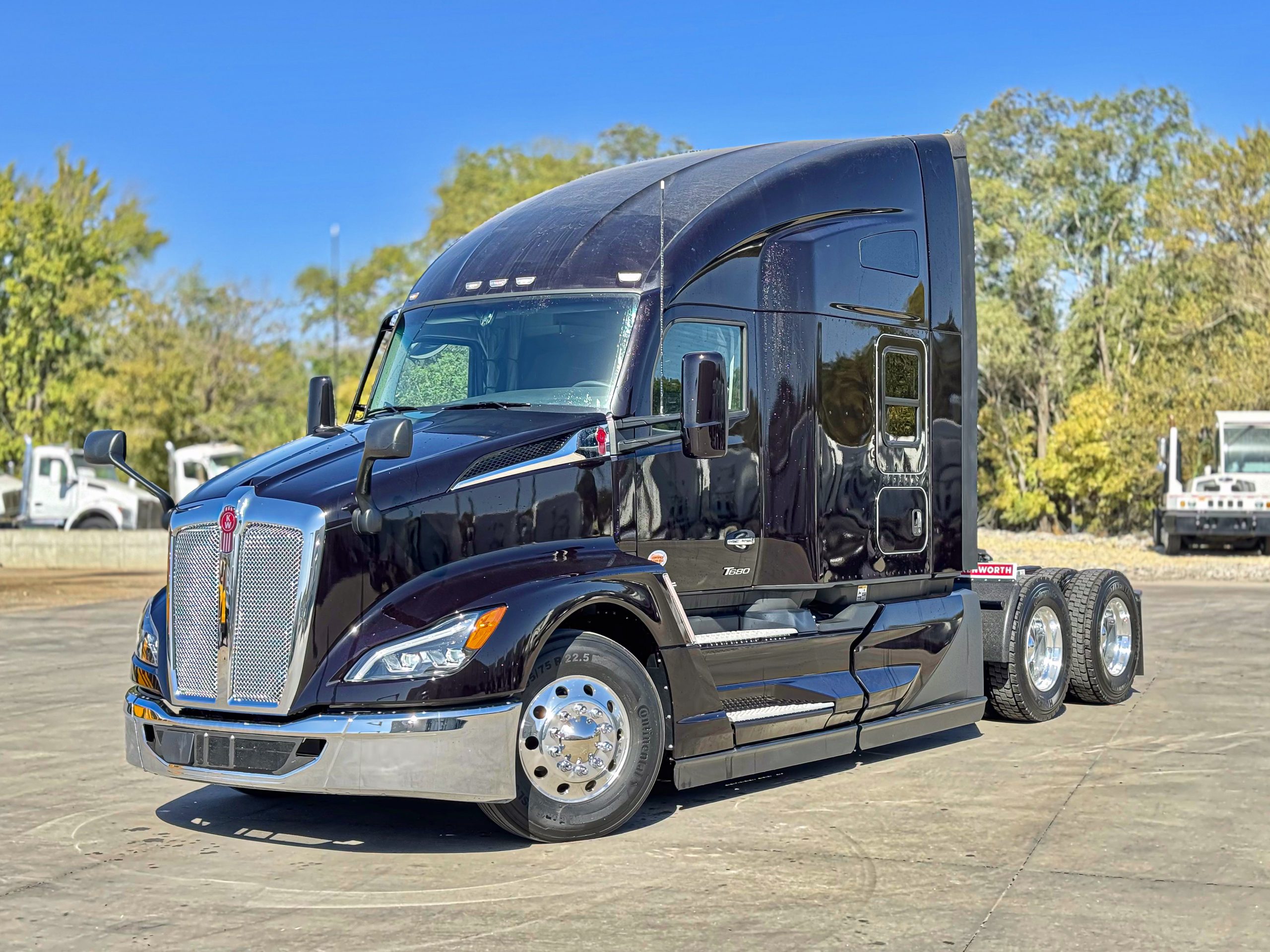 2025 Kenworth T680 - image 2 of 6