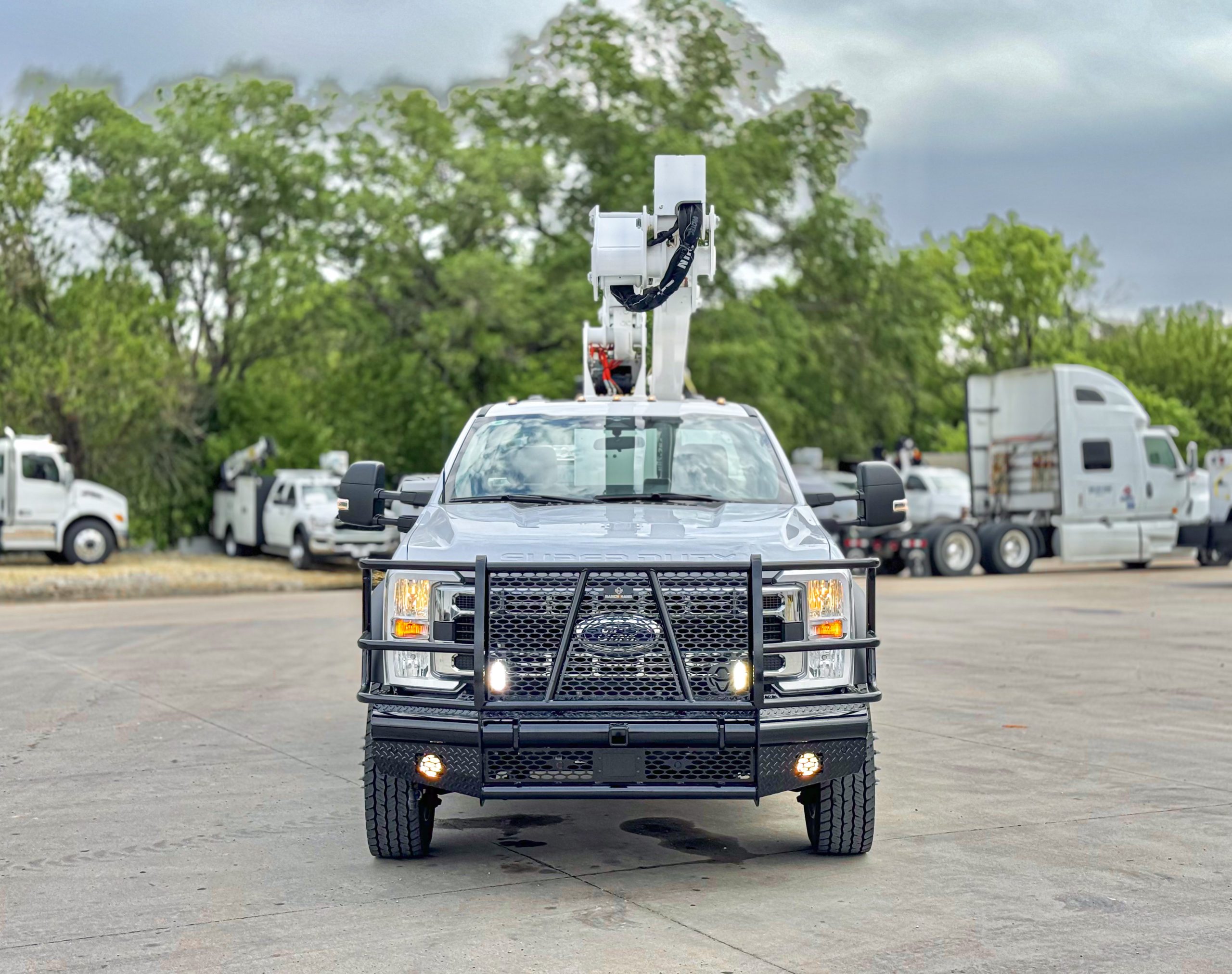 2023 Ford F600 XL - image 2 of 6