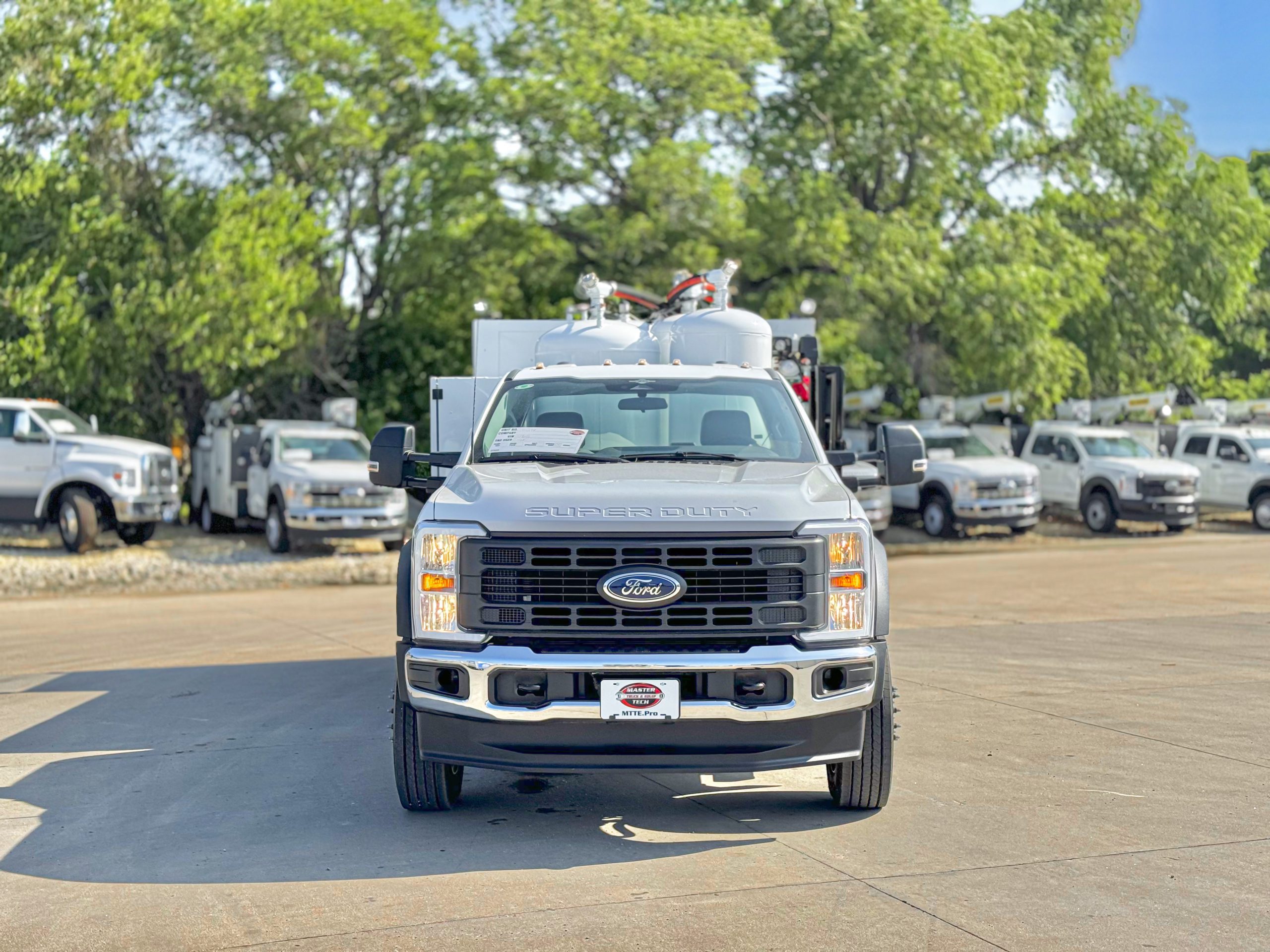 2023 FORD F600 XL - image 2 of 6