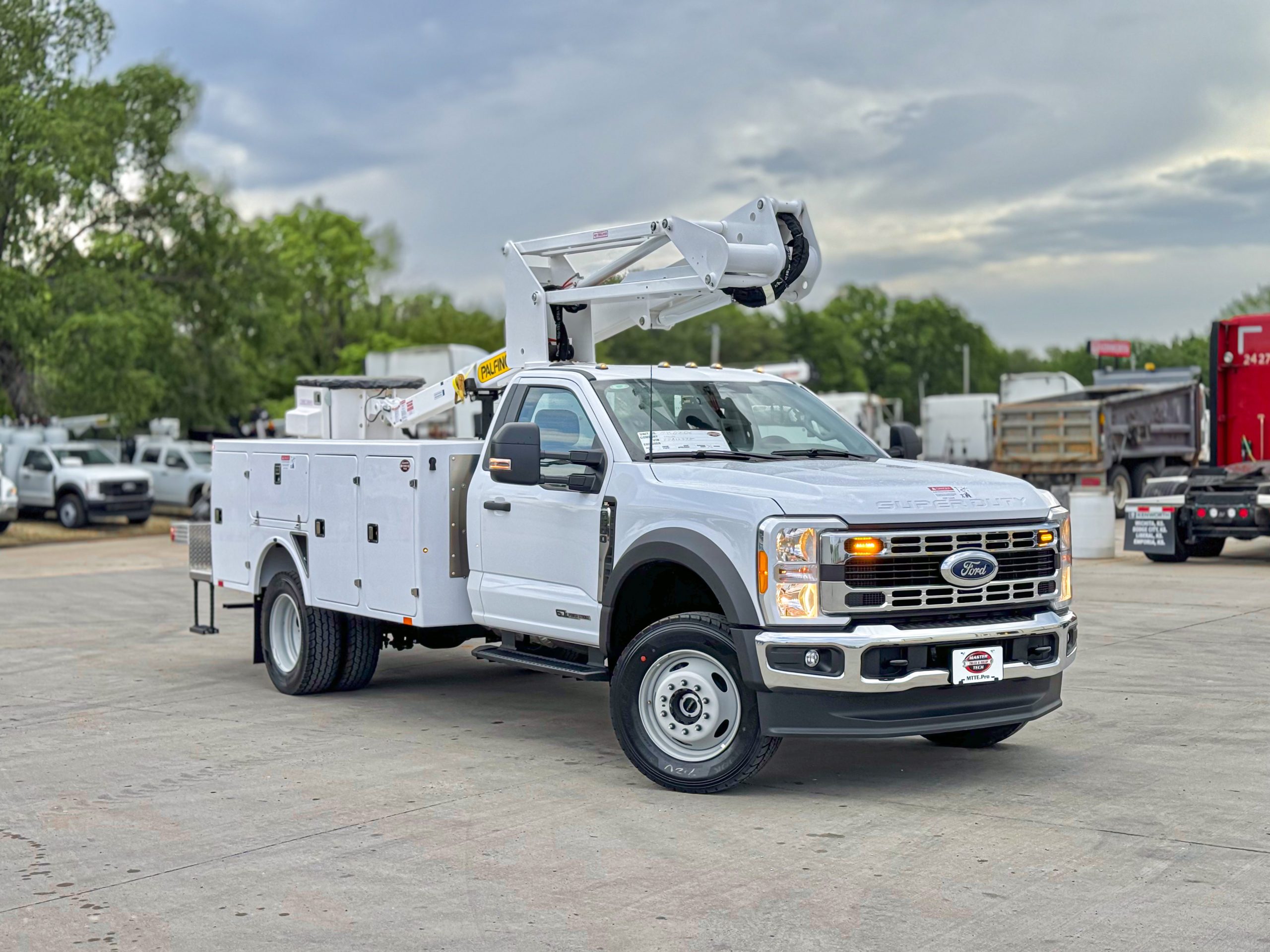 2023 Ford F600 XL - image 3 of 6