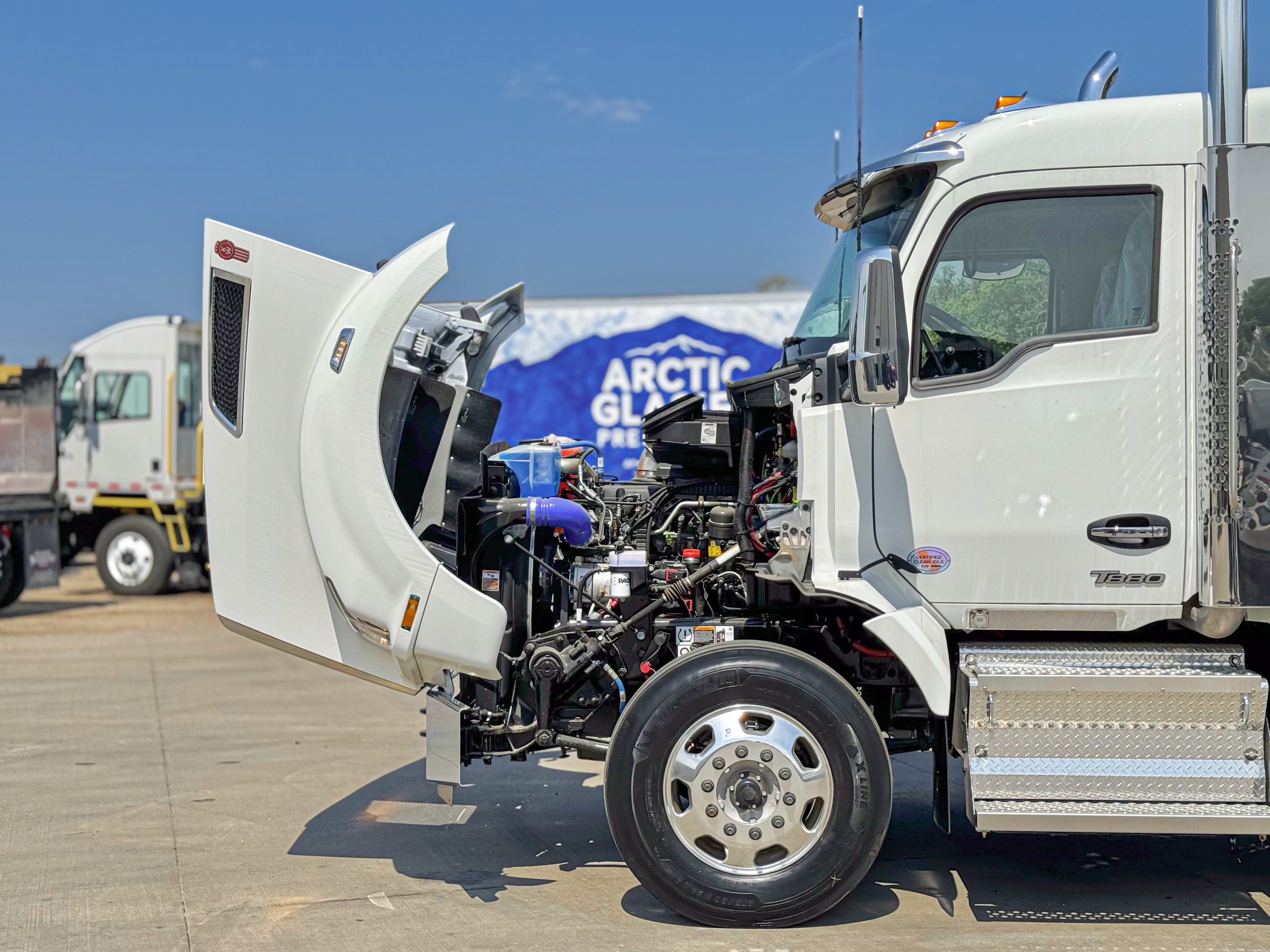 2024 Kenworth T880 - image 3 of 6