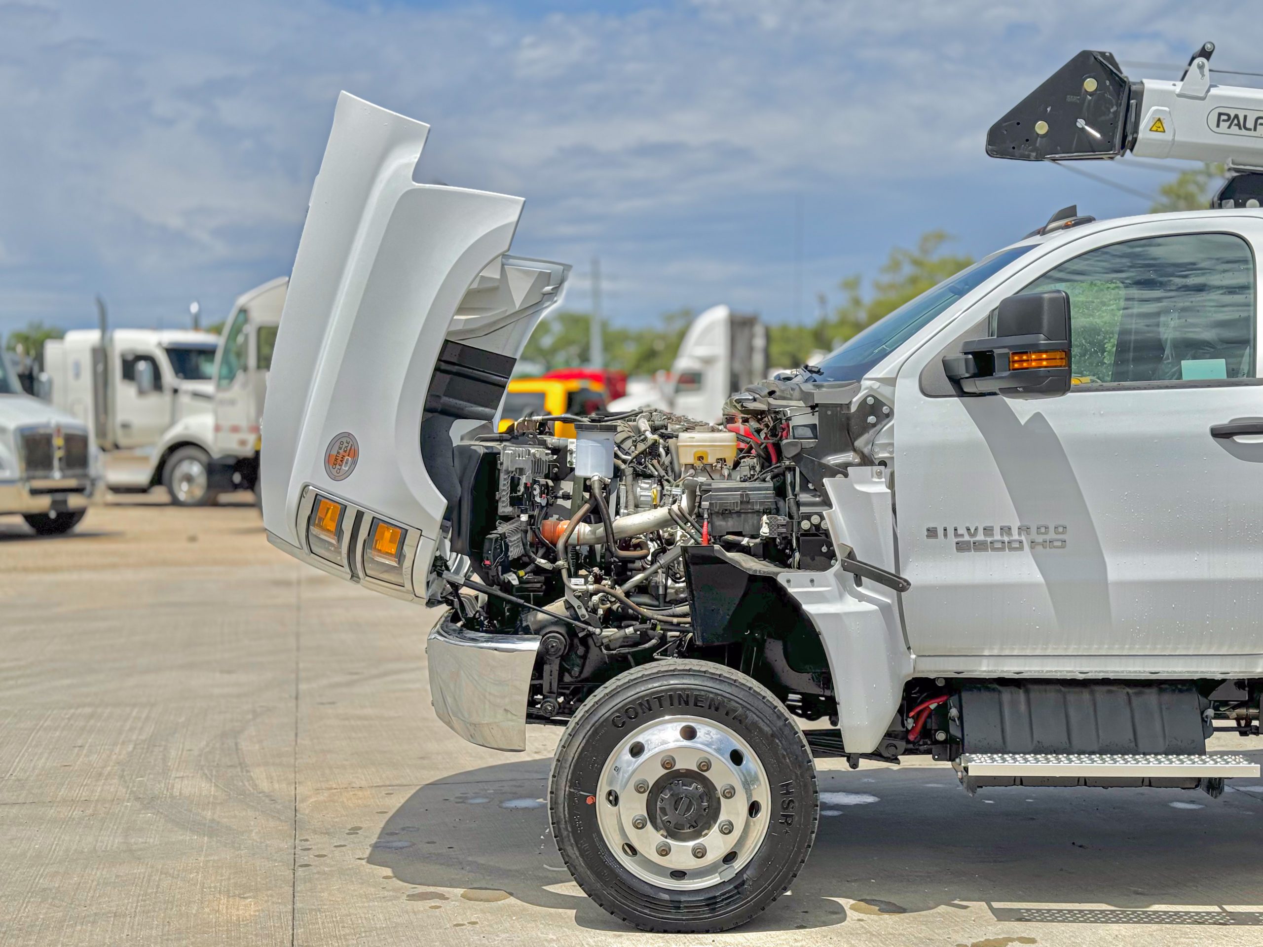 2023 CHEVROLET SILVERADO 6500 HD - image 3 of 6