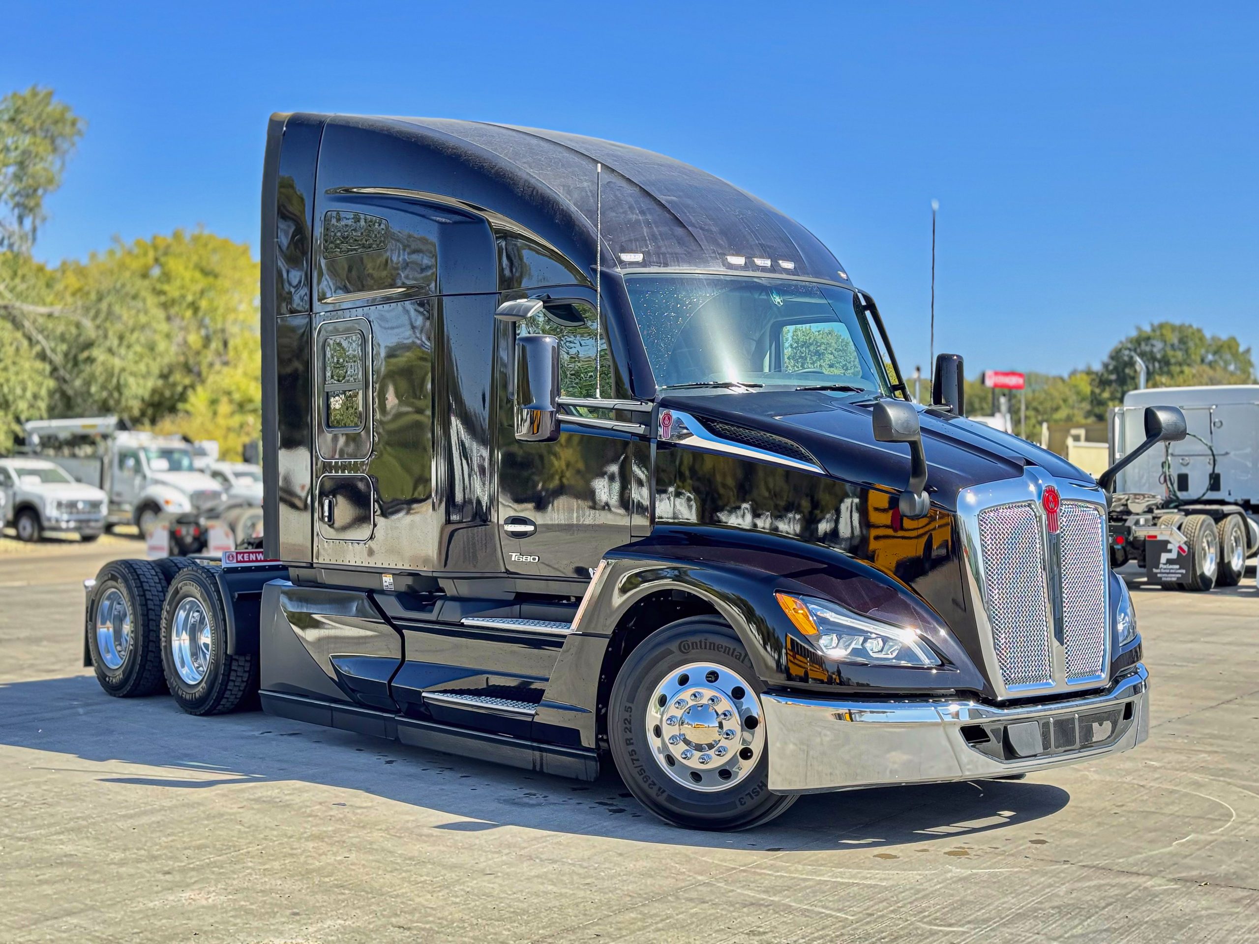 2025 Kenworth T680 - image 3 of 6