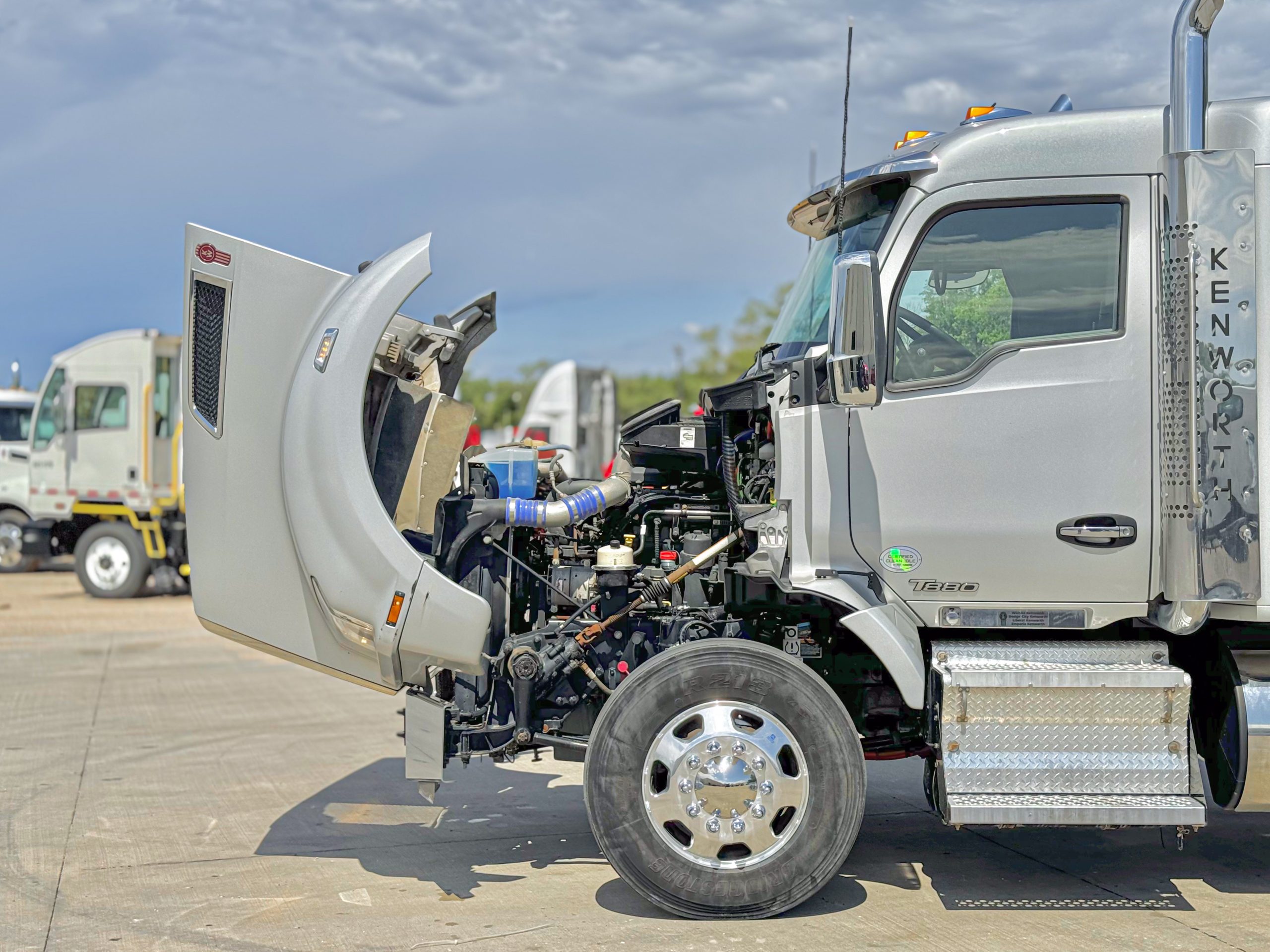 2022 Kenworth T880 - image 4 of 6