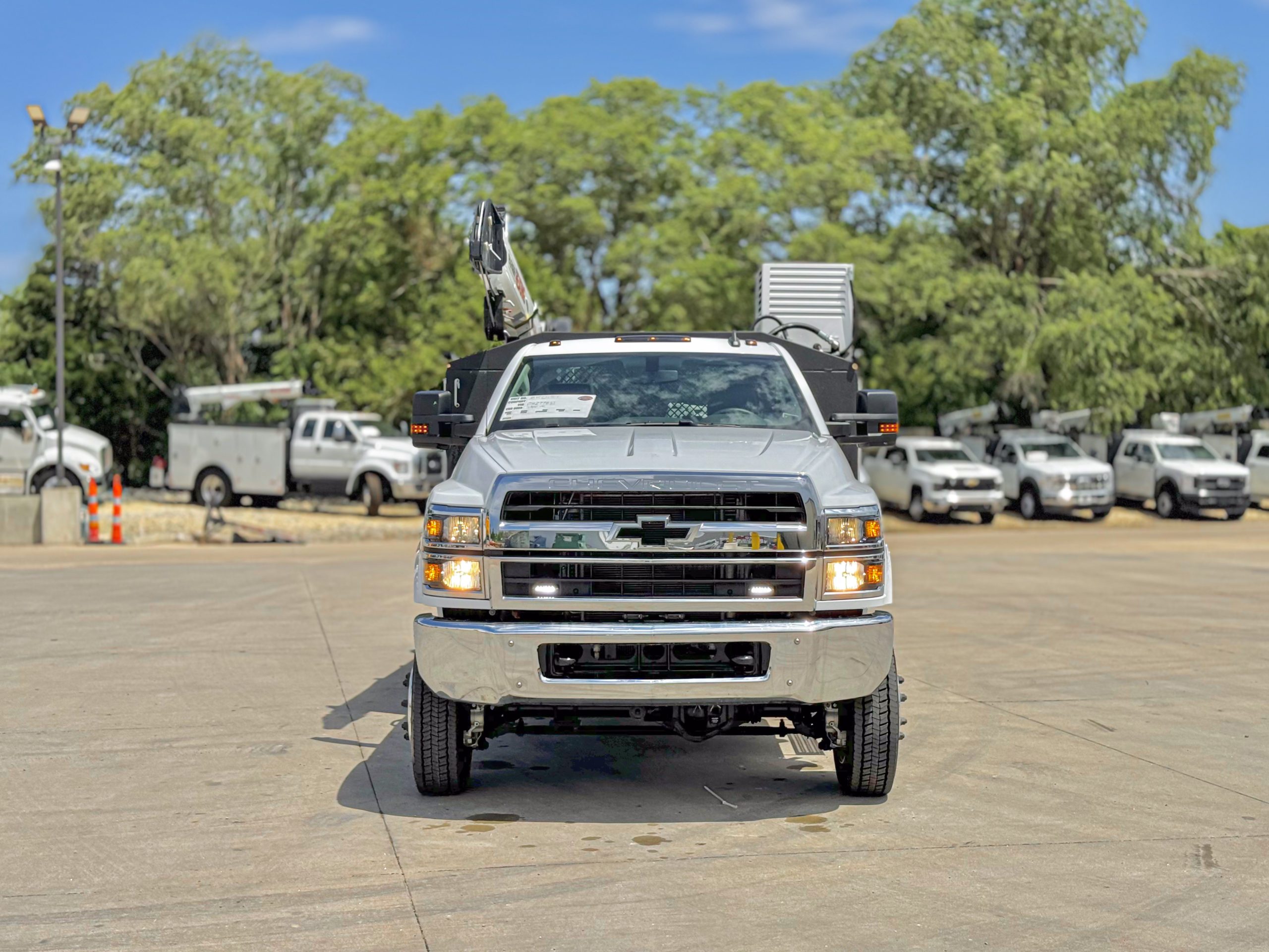 2023 CHEVROLET SILVERADO 6500 HD - image 4 of 6