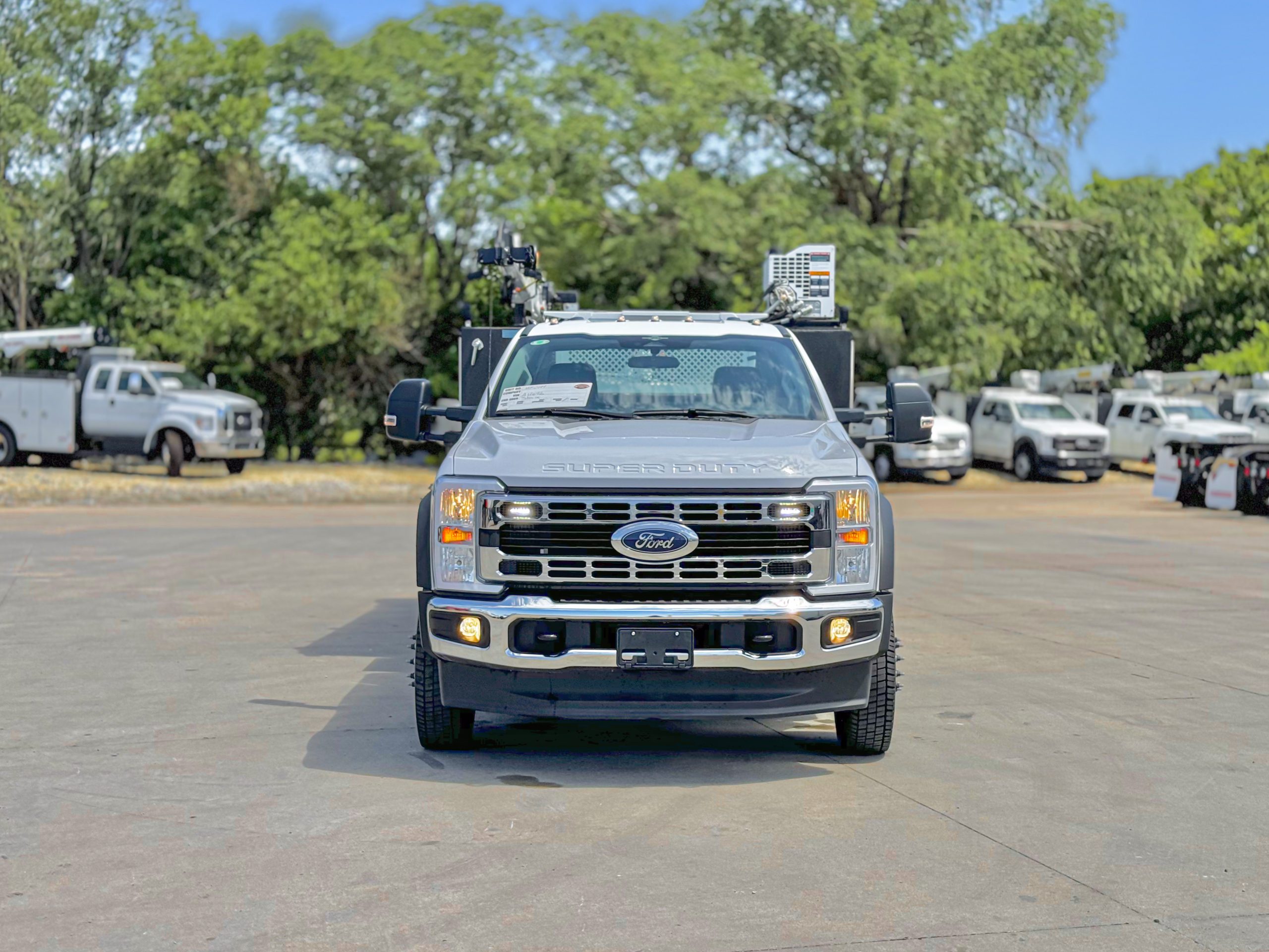 2023 FORD F550 XL - image 3 of 6