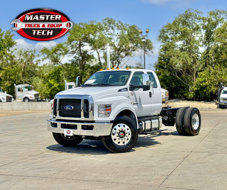 2024 Ford F750 Cab & Chassis - image 1 of 6