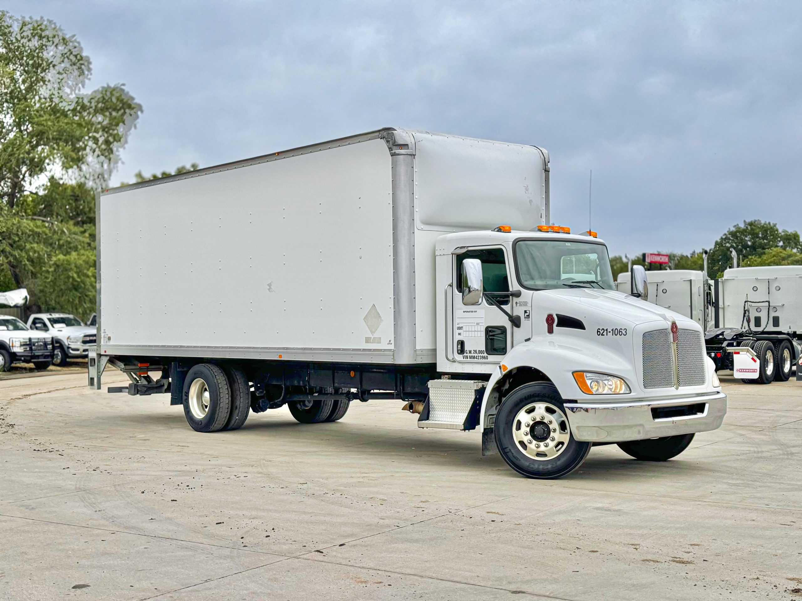 2021 Kenworth T270 - image 2 of 6