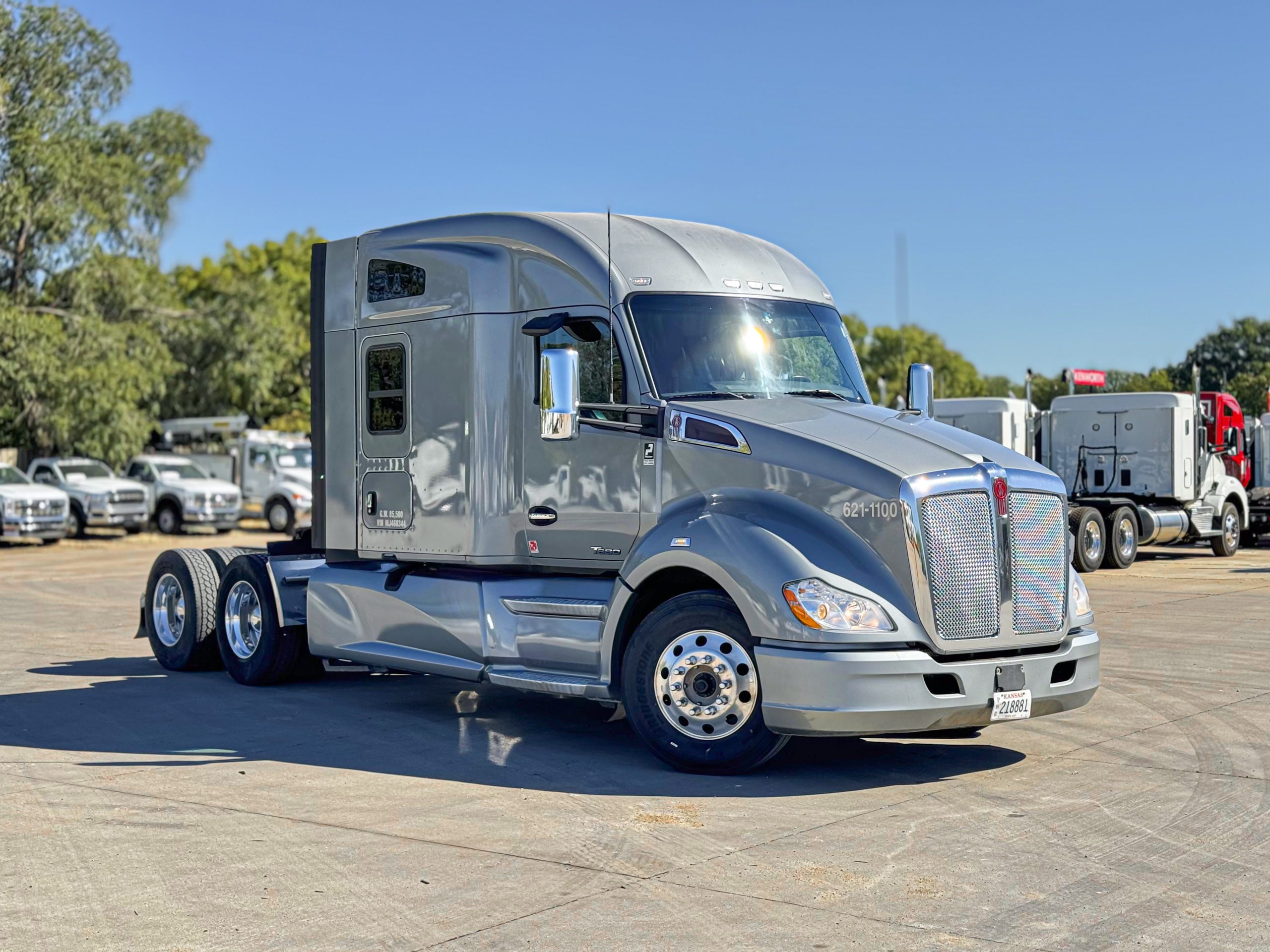 2021 Kenworth T680 - image 2 of 6