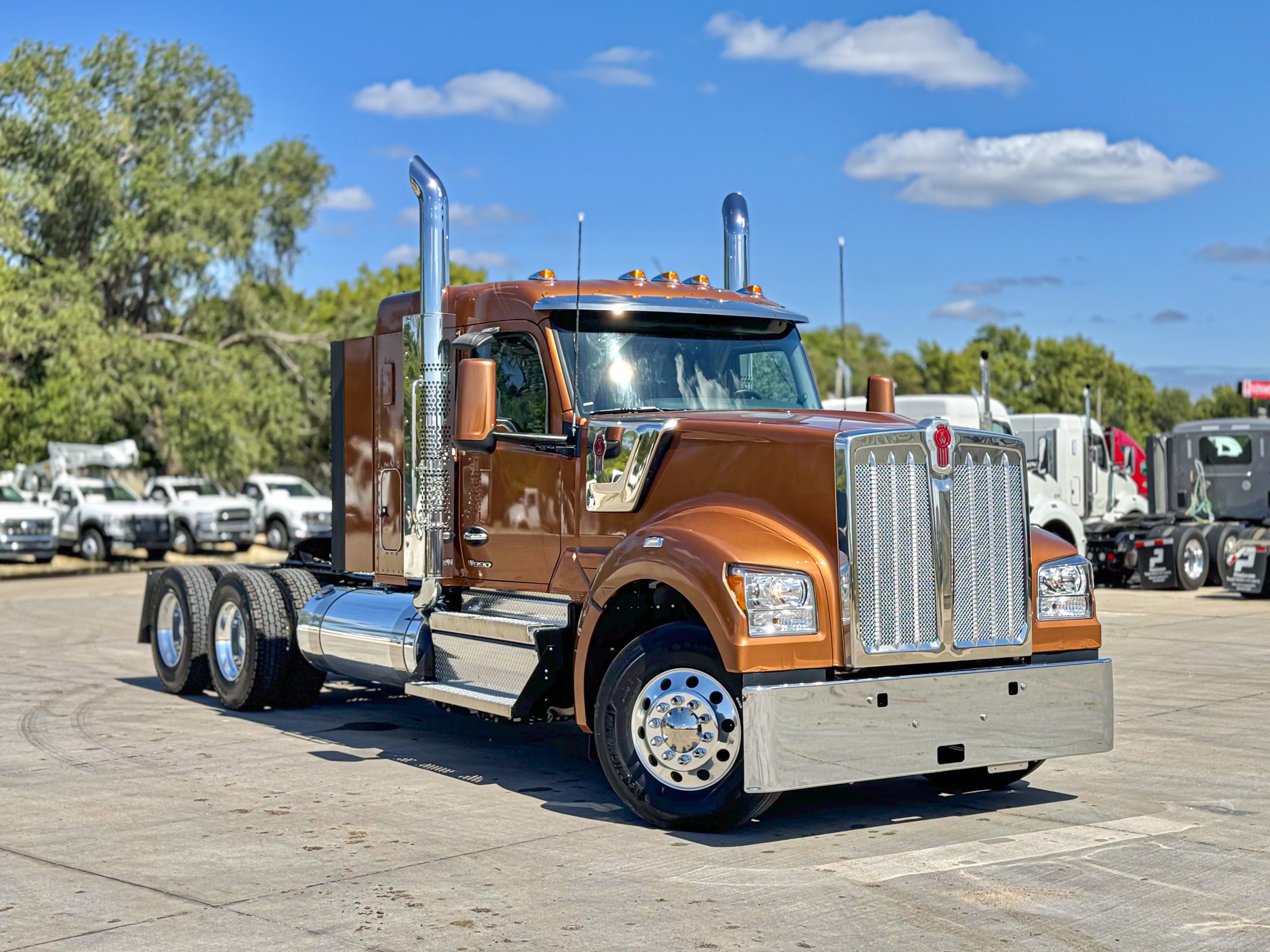 2025 Kenworth W990 - image 3 of 6