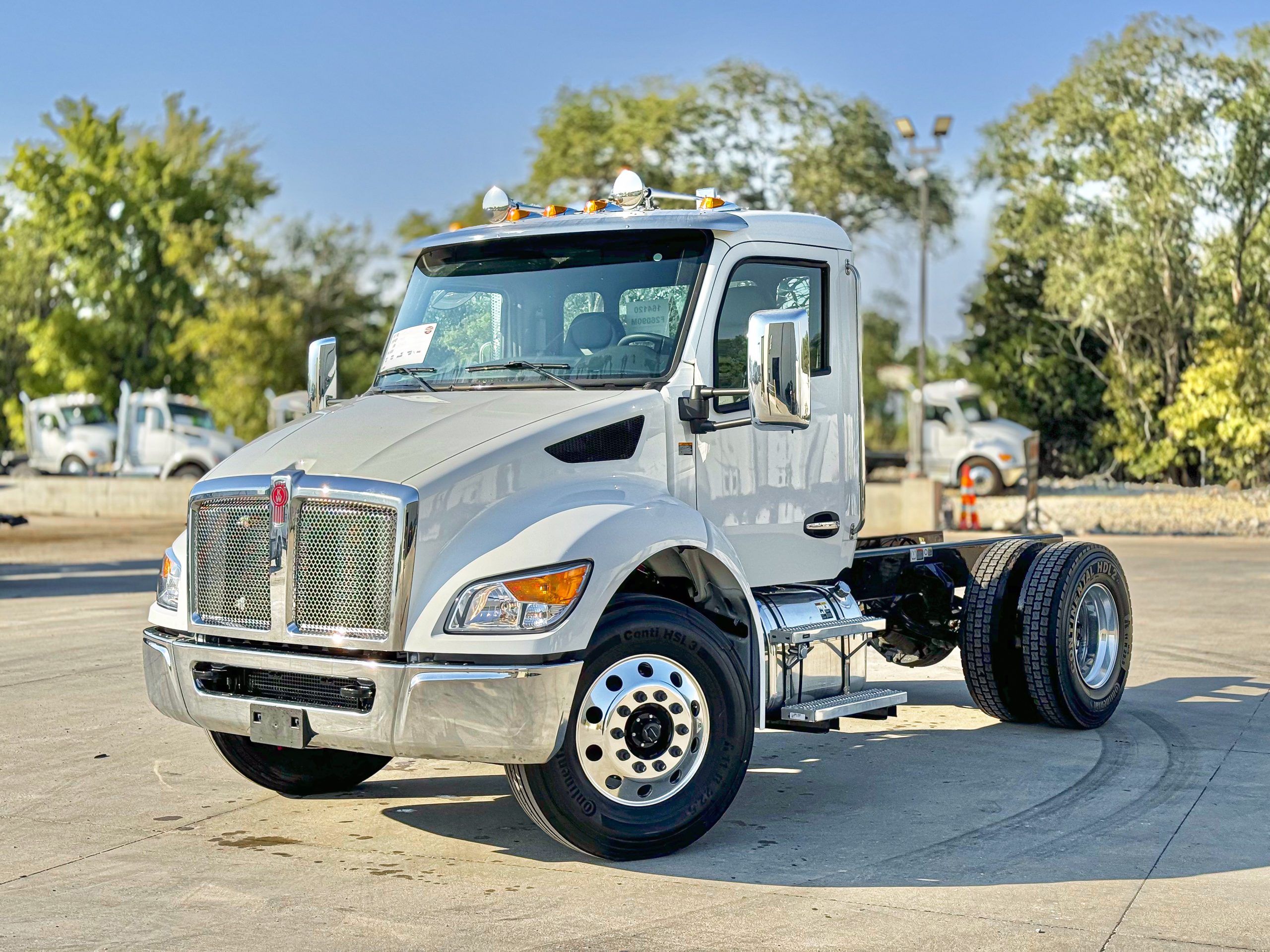 2025 Kenworth T280 - image 2 of 6