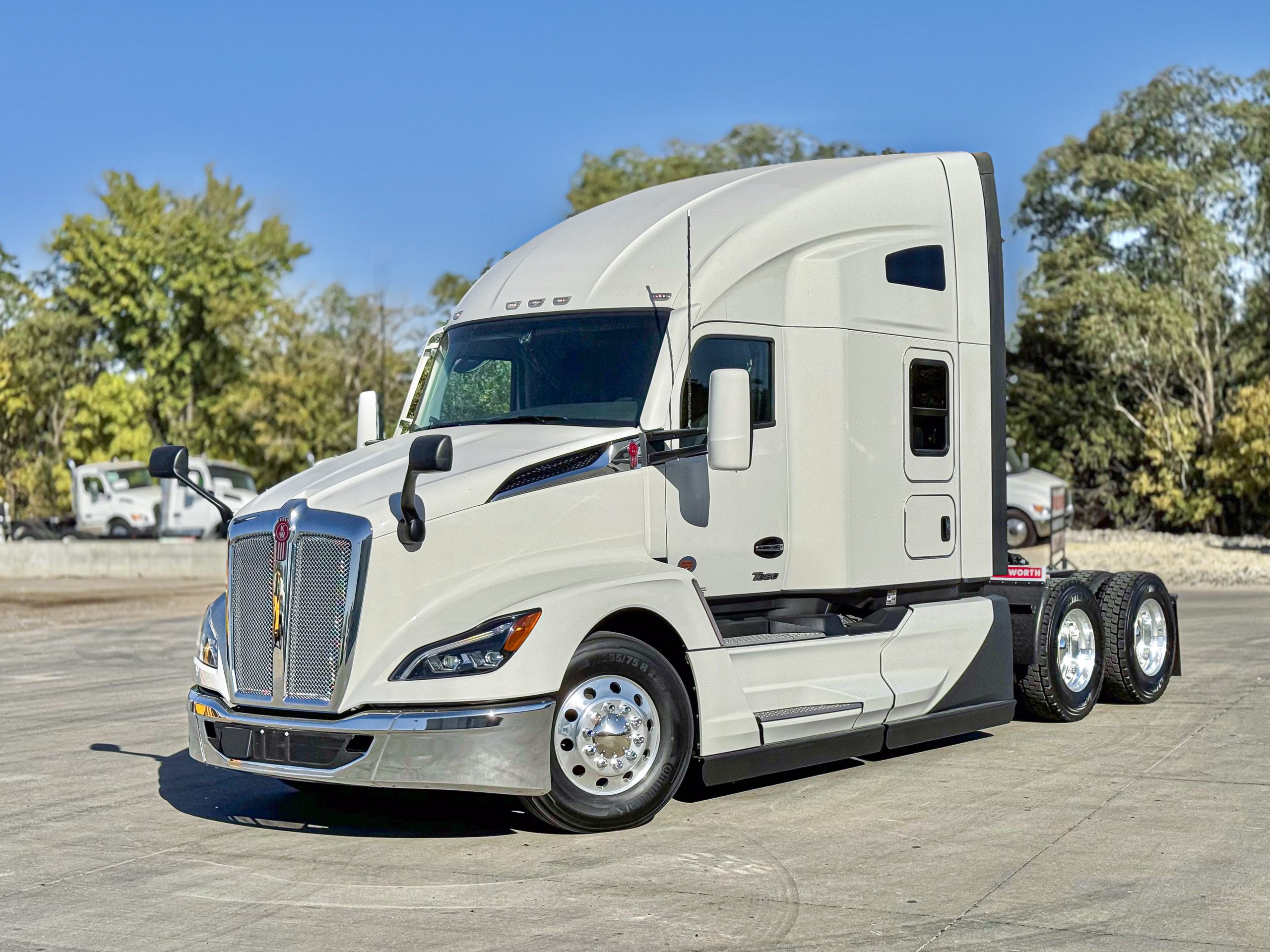 2025 Kenworth T680 - image 2 of 6