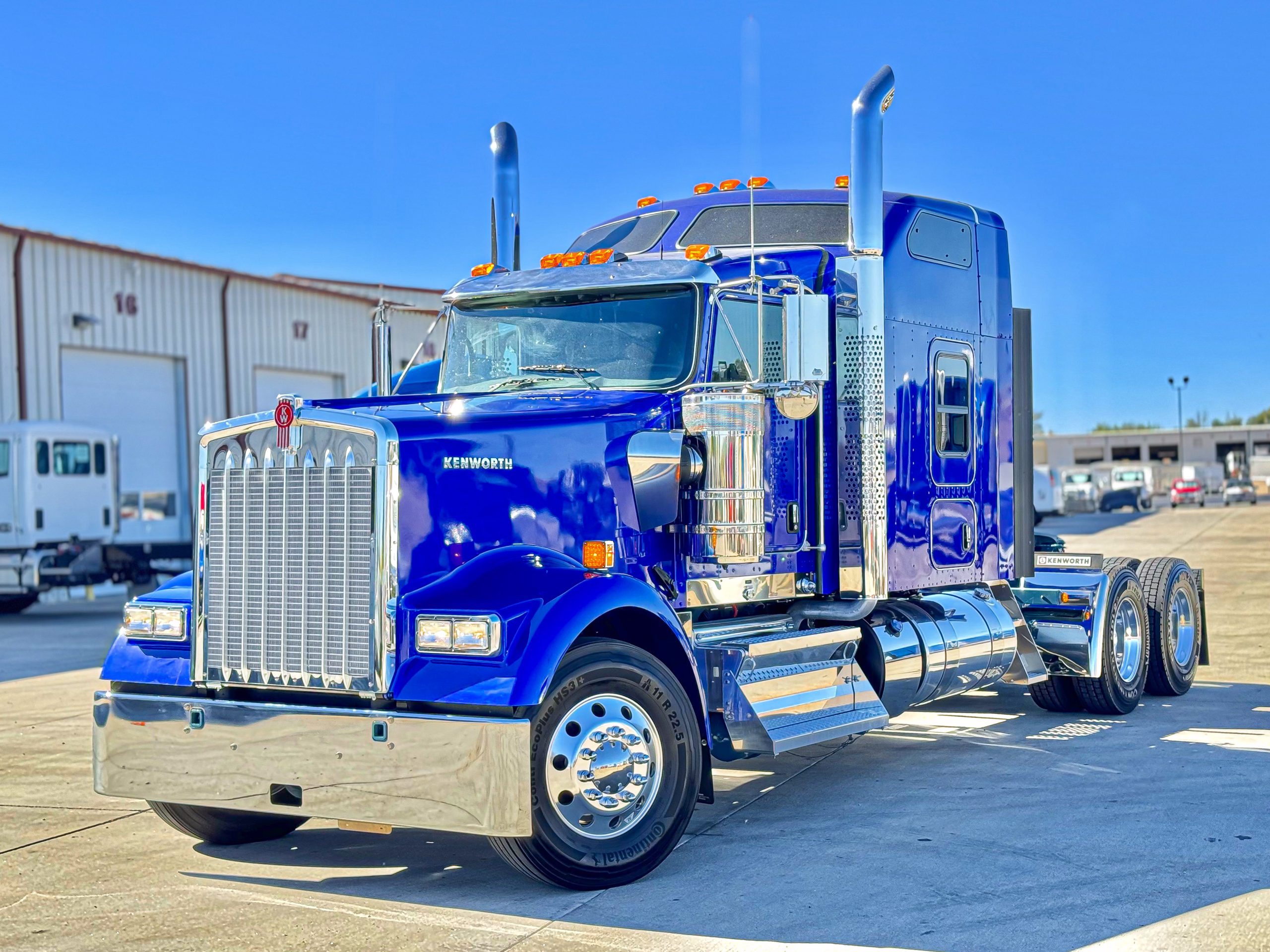 2025 Kenworth W900L - image 2 of 6