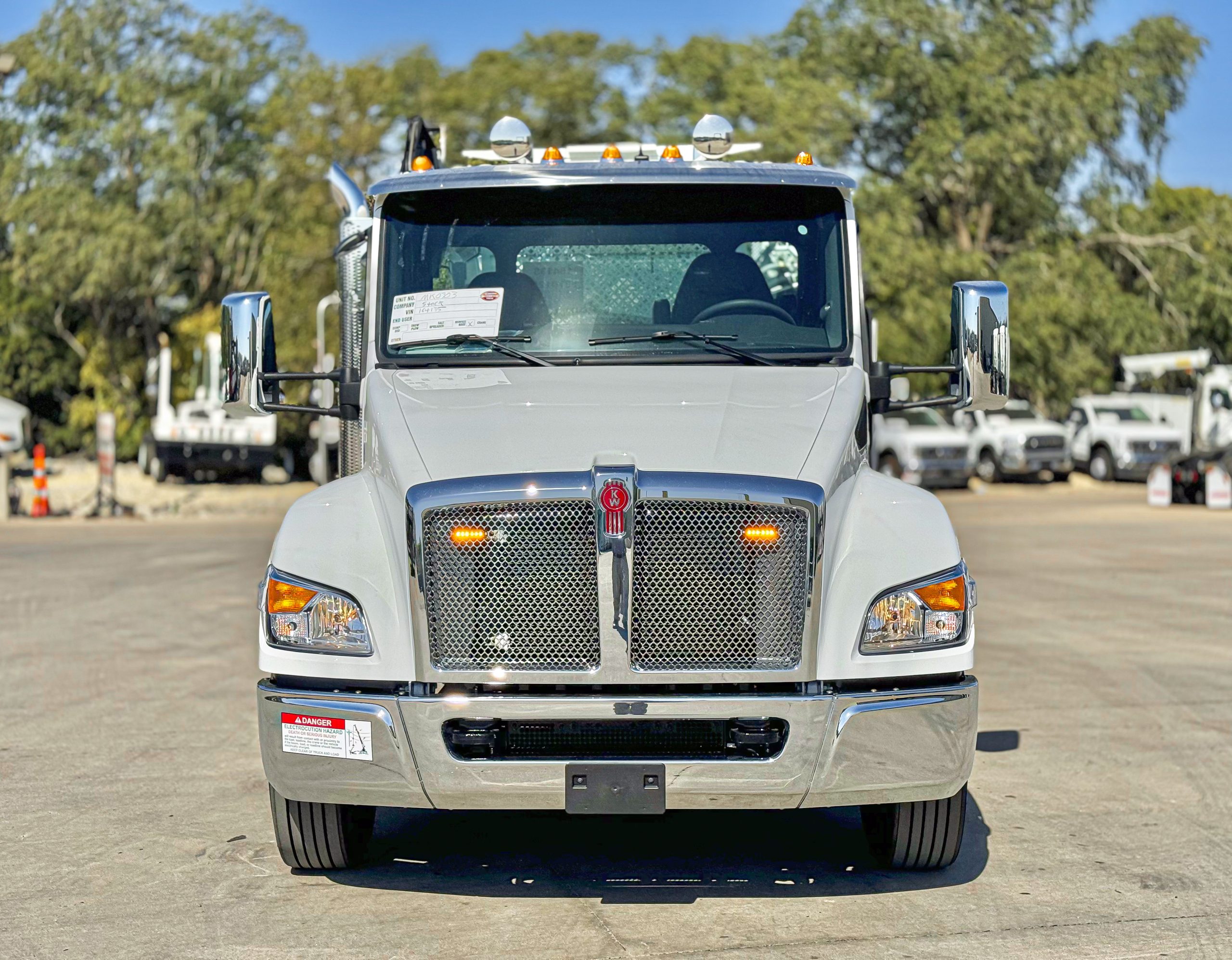 2025 Kenworth T380 - image 2 of 6