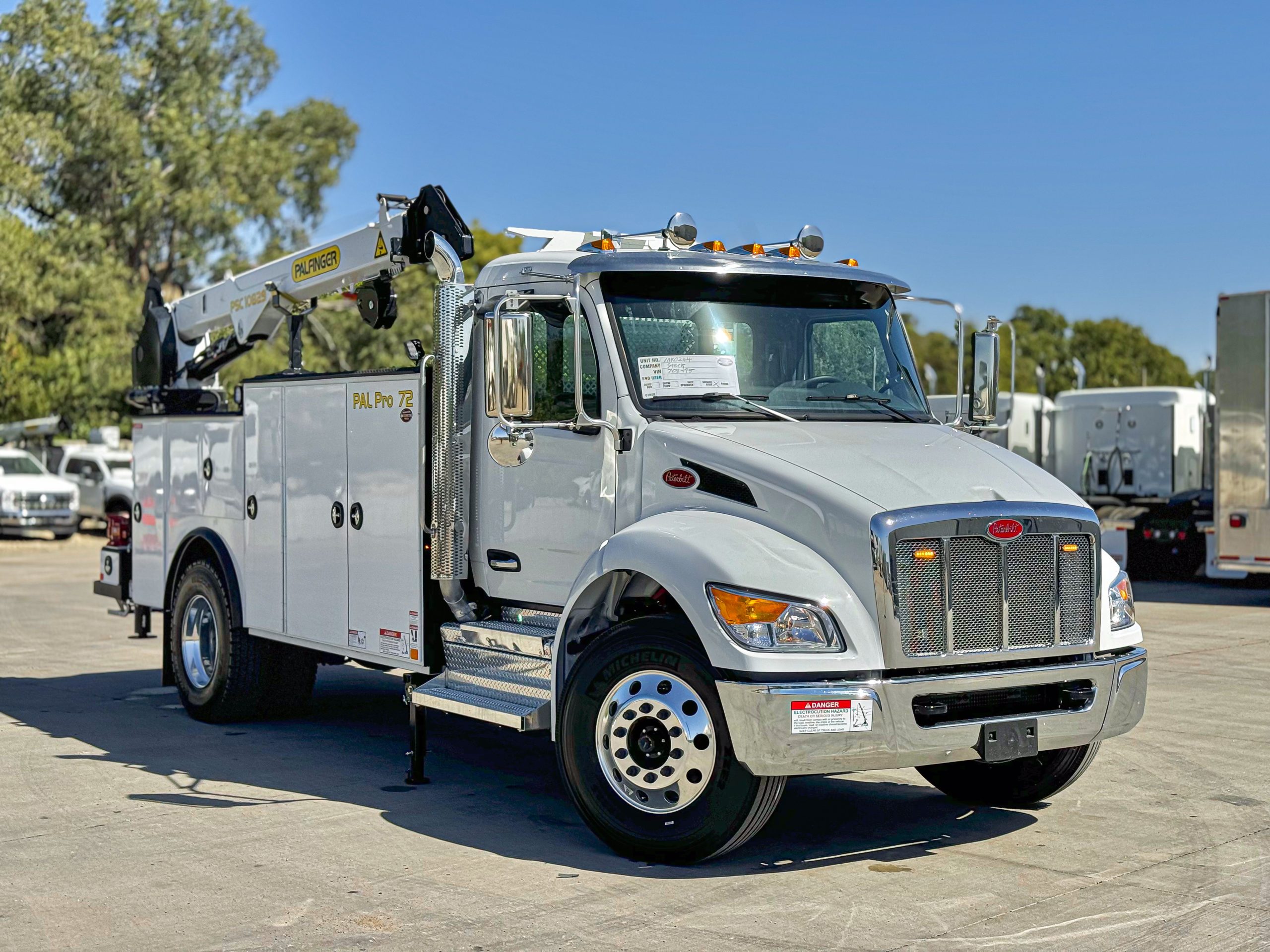 2025 Peterbilt 537 - image 3 of 6