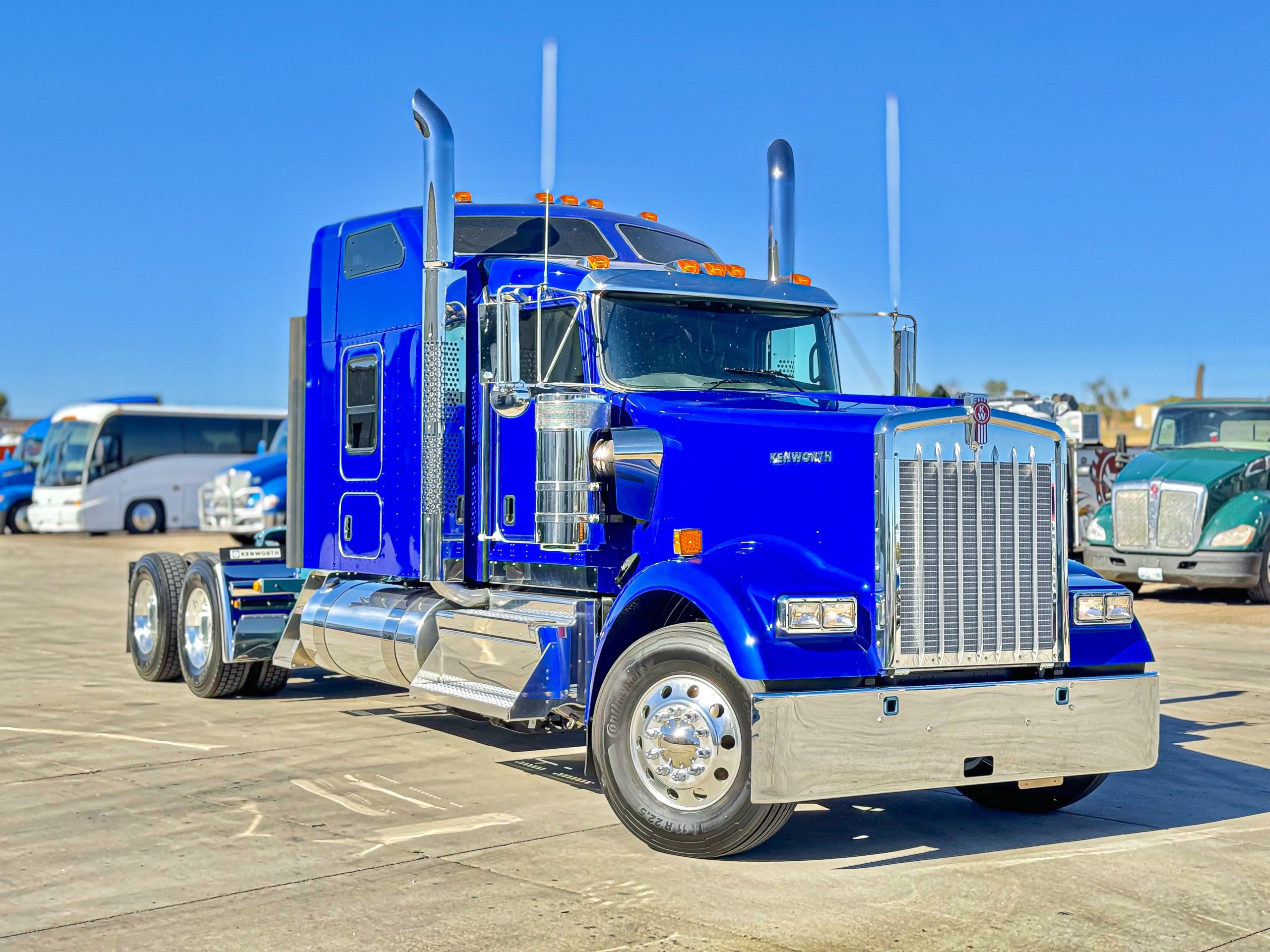 2025 Kenworth W900L - image 4 of 6