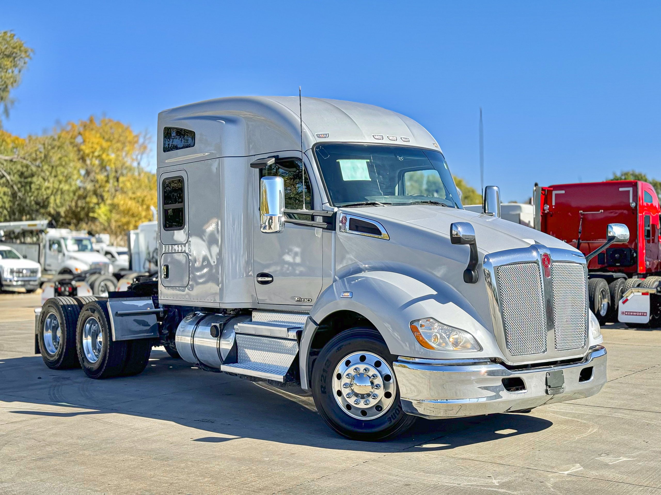 2020 Kenworth T680 - image 4 of 6