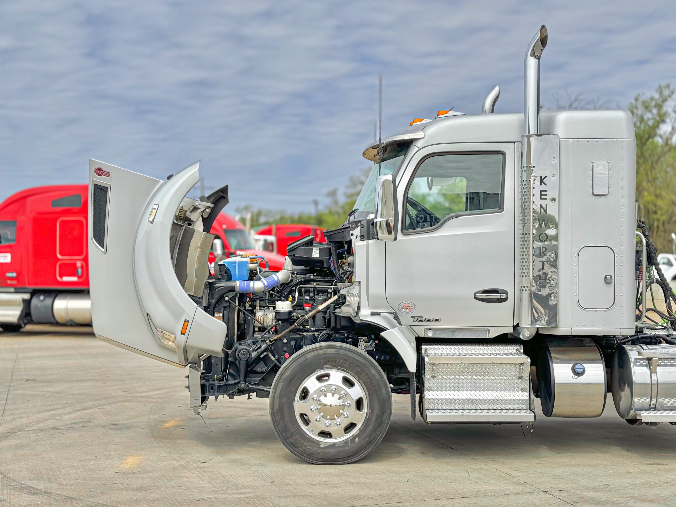 2022 Kenworth T880 - image 4 of 6