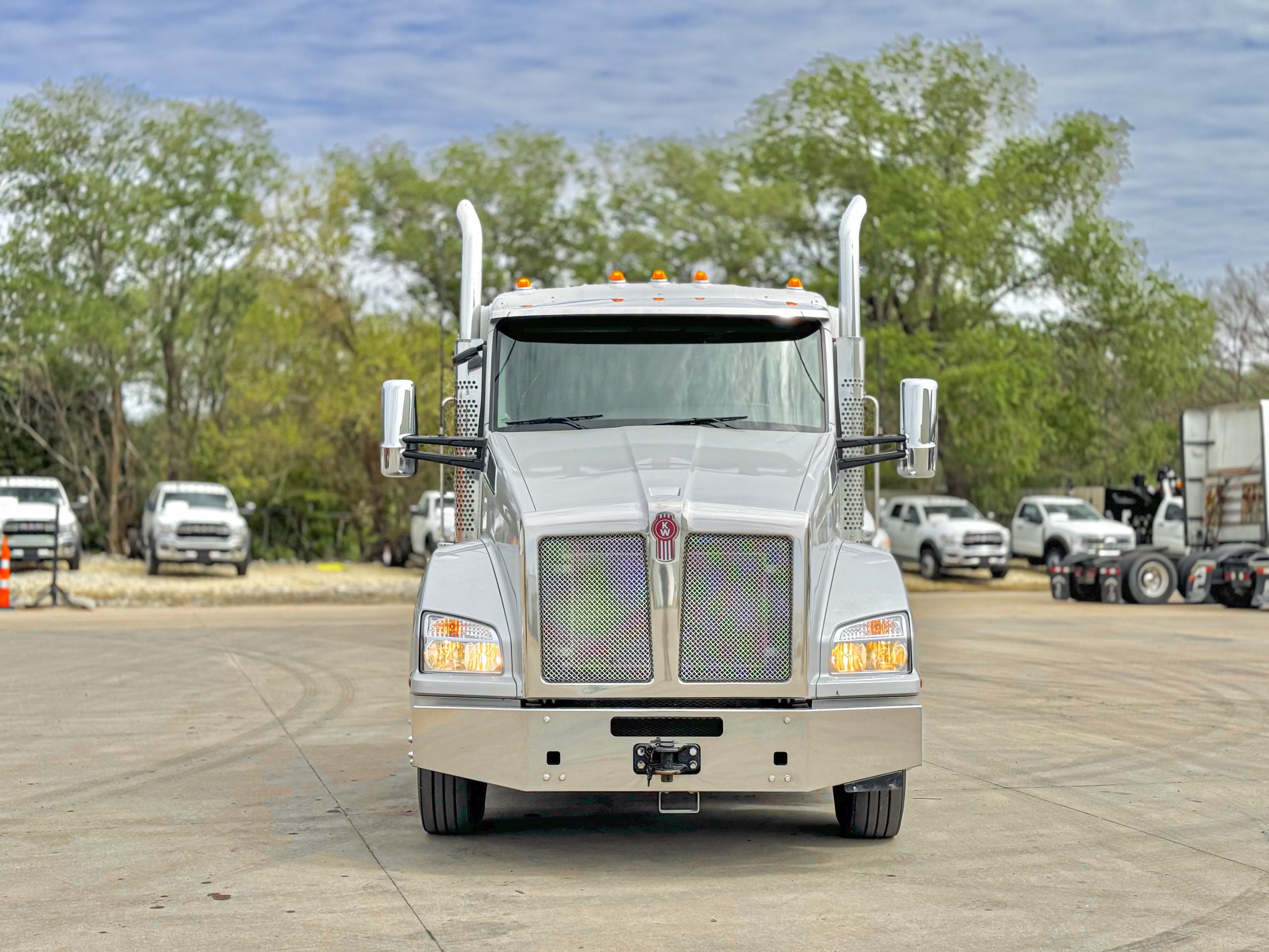 2022 Kenworth T880 - image 5 of 6