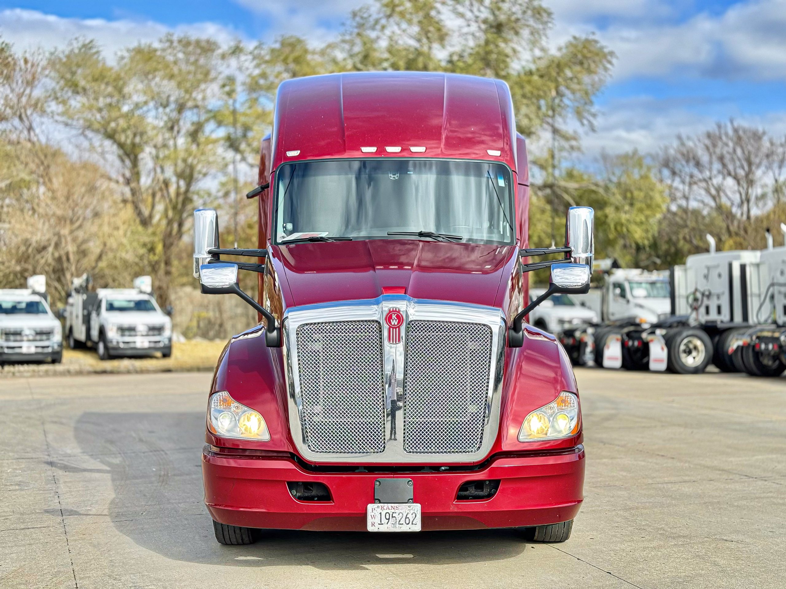 2020 Kenworth T680 - image 3 of 6