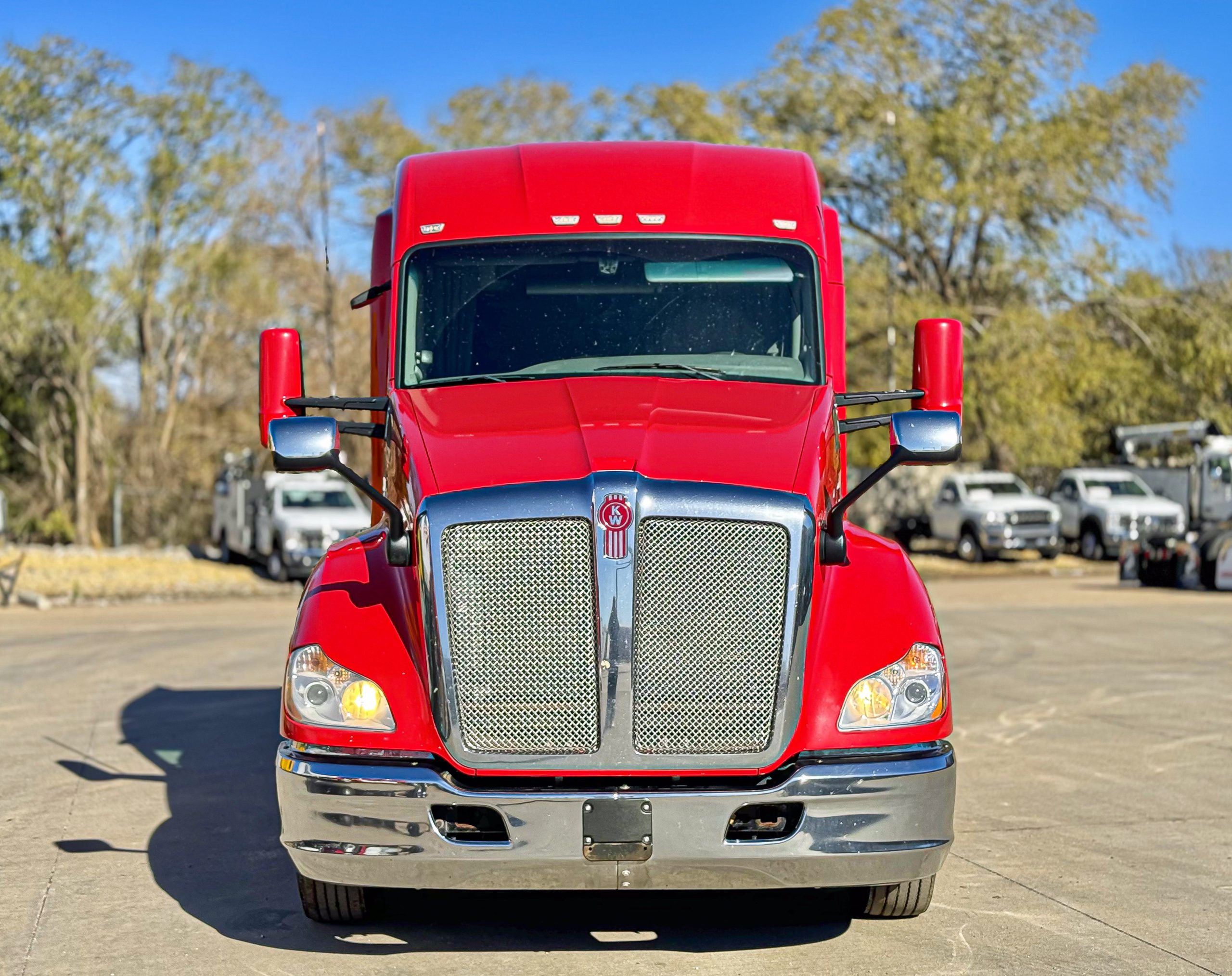 2019 Kenworth T680 - image 3 of 6