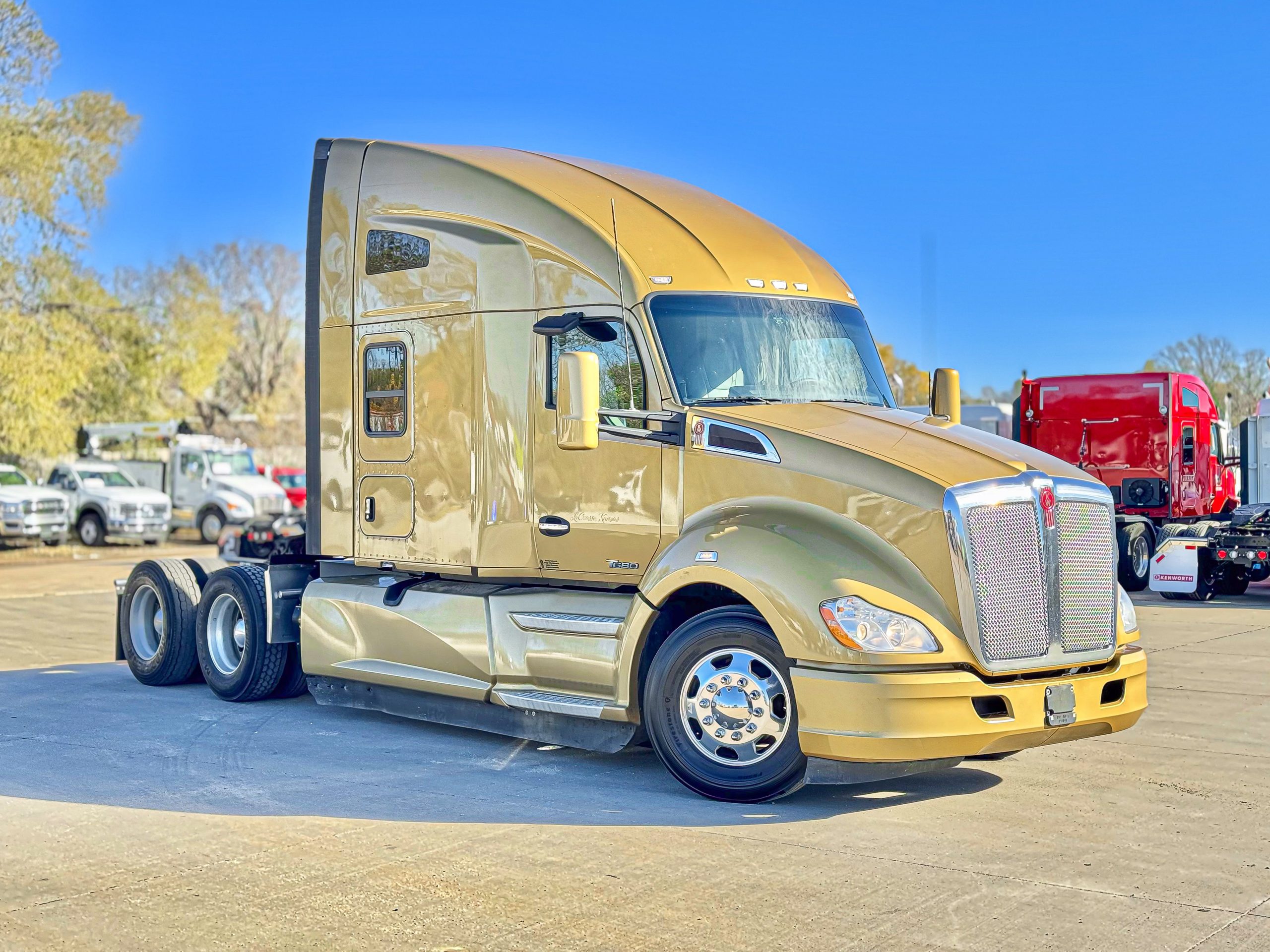 2020 Kenworth T680 - image 4 of 6