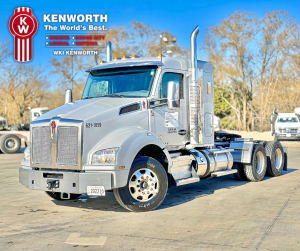 (1) - 621-1059 - 2022 Kenworth T880 40'' Flat-Top Sleeper (Silver)