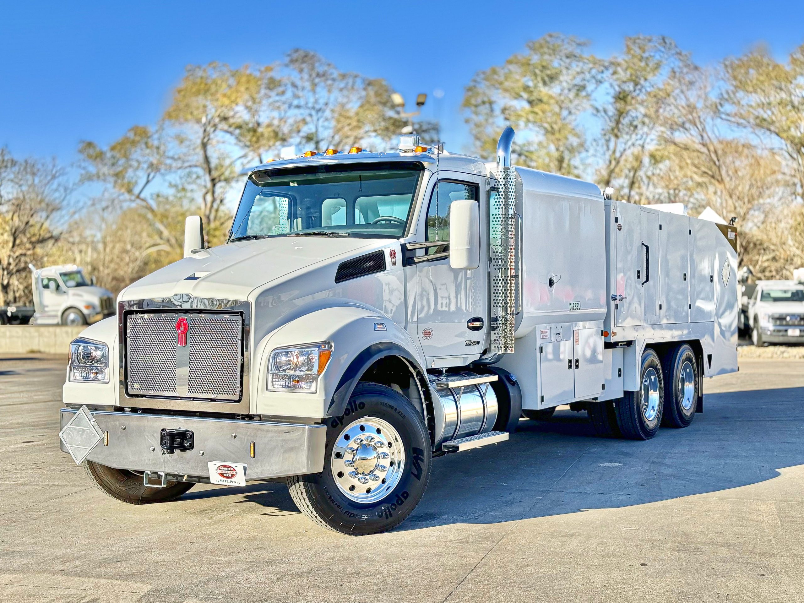 2025 Kenworth T880S - image 2 of 6