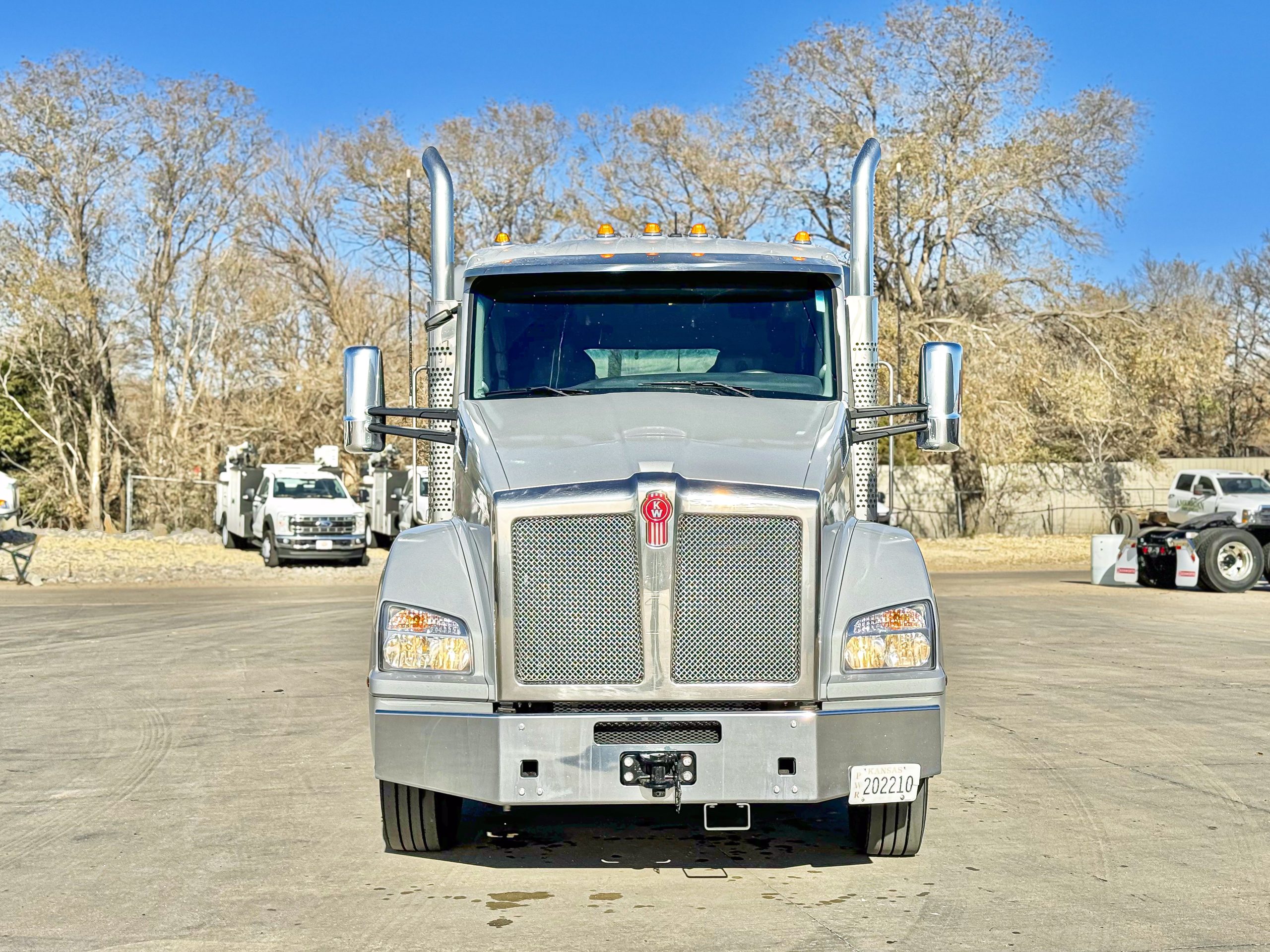 2022 Kenworth T880 - image 3 of 6