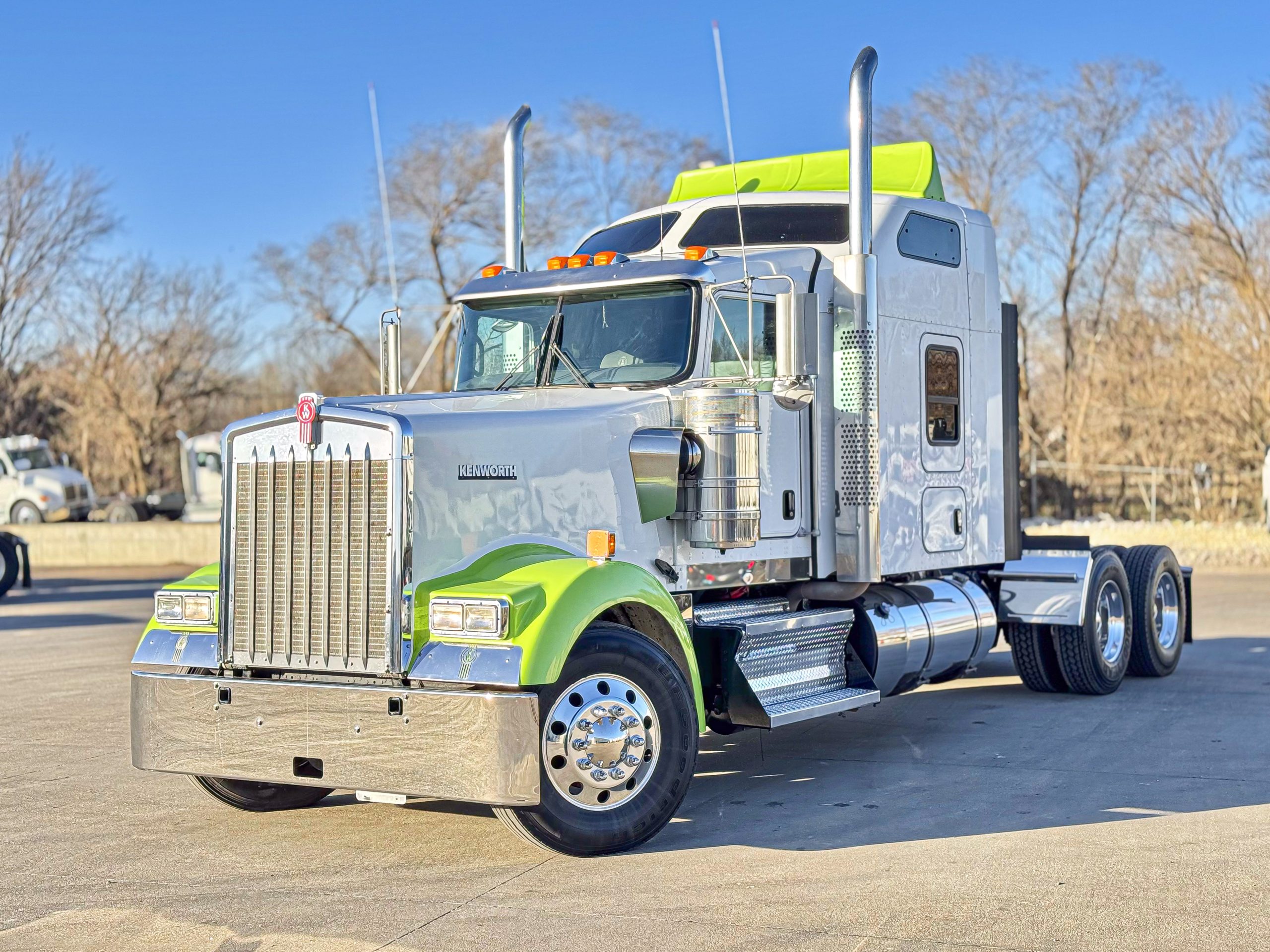 2022 Kenworth W900B - image 2 of 6