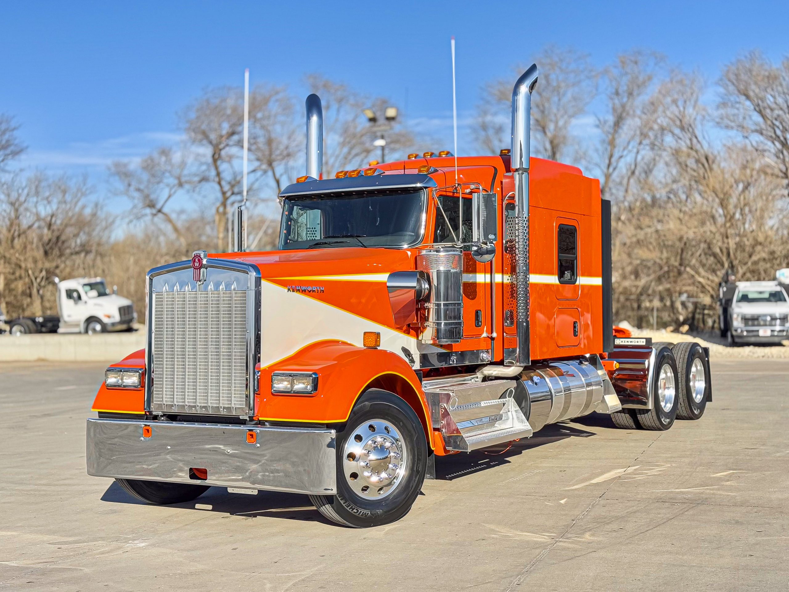 2025 Kenworth W900L - image 2 of 6