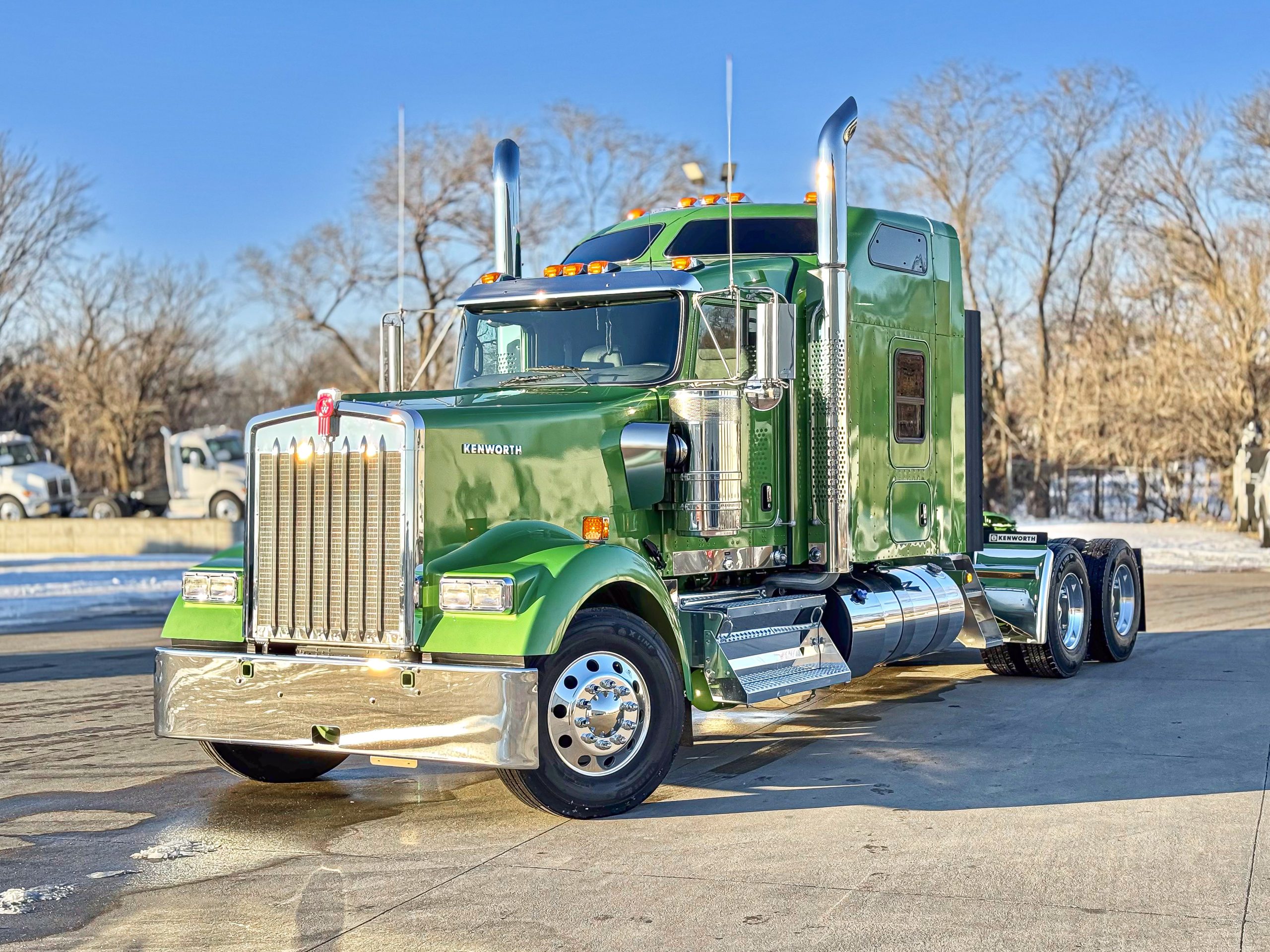 2025 Kenworth W900L - image 2 of 6