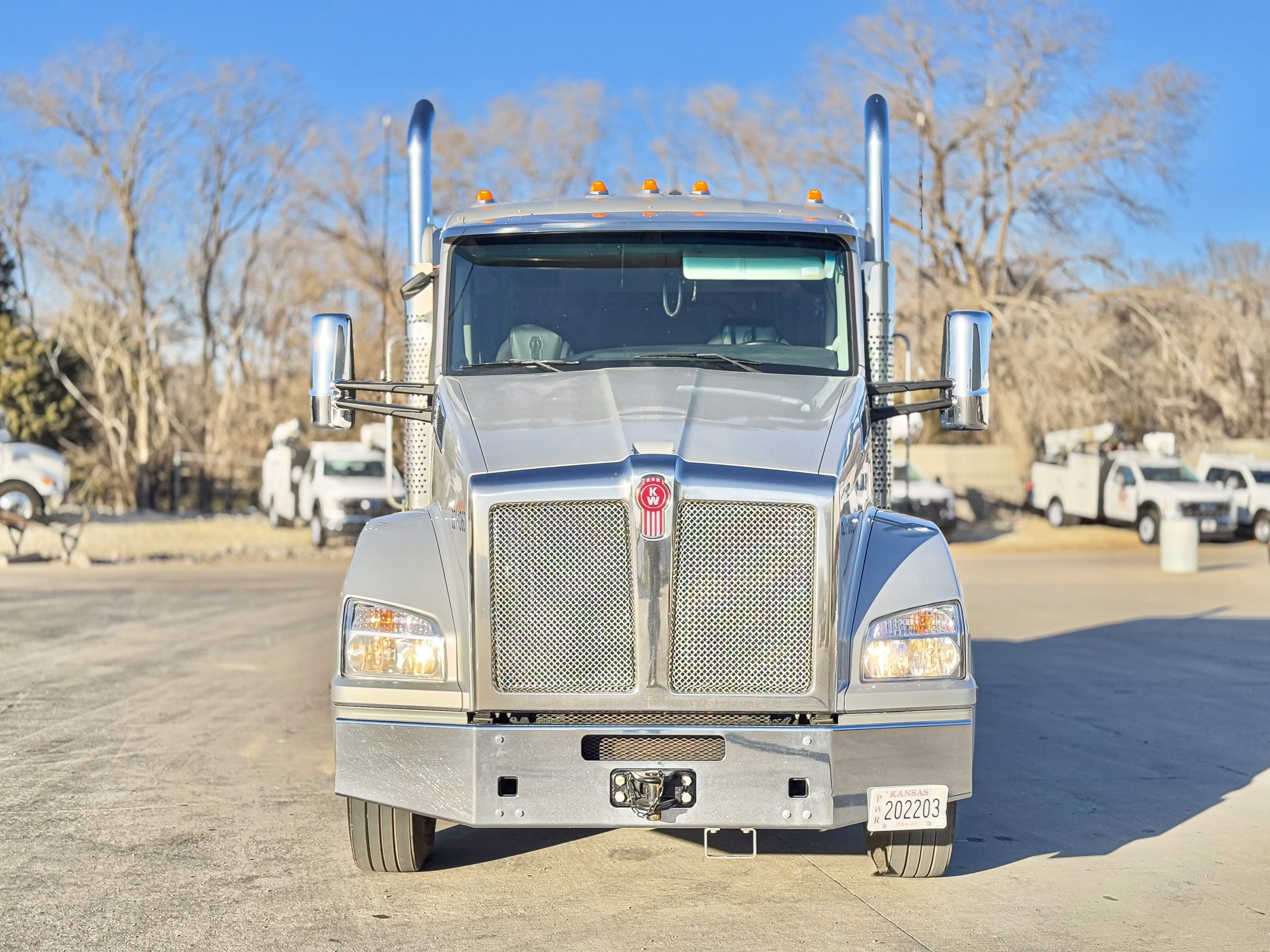 2022 Kenworth T880 - image 3 of 6