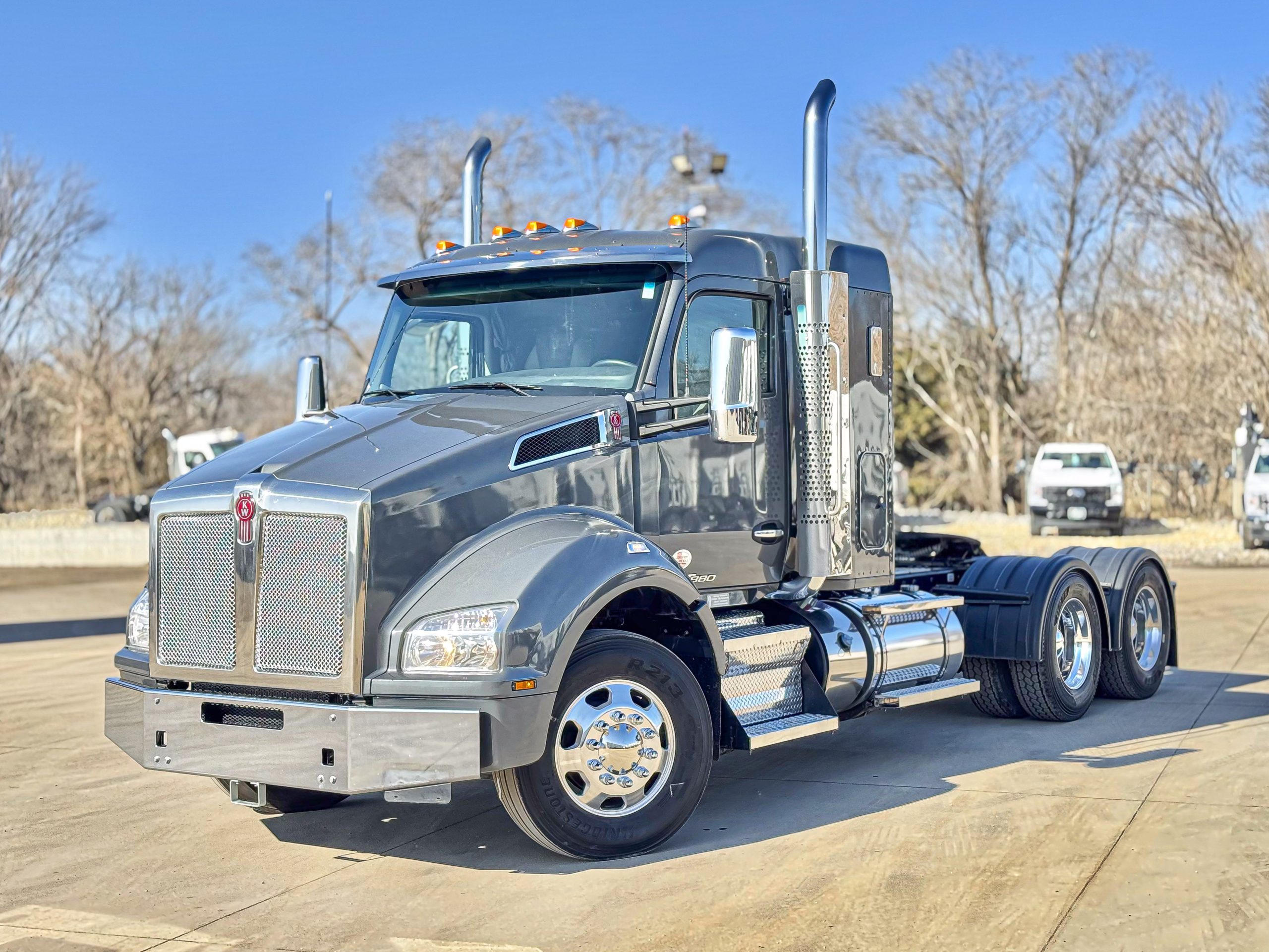 2021 Kenworth T880 - image 2 of 6