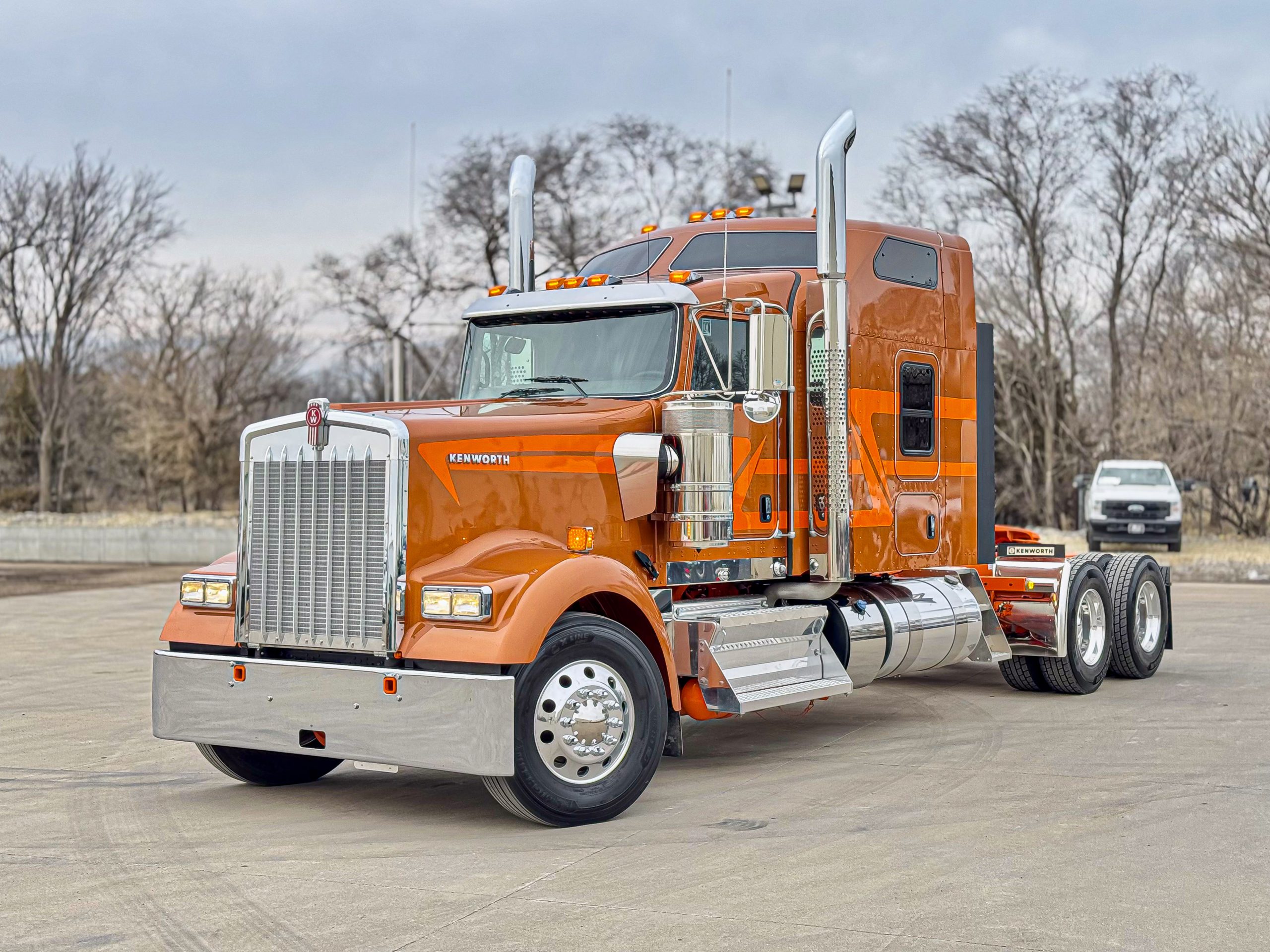 2026 Kenworth W900L - image 2 of 6