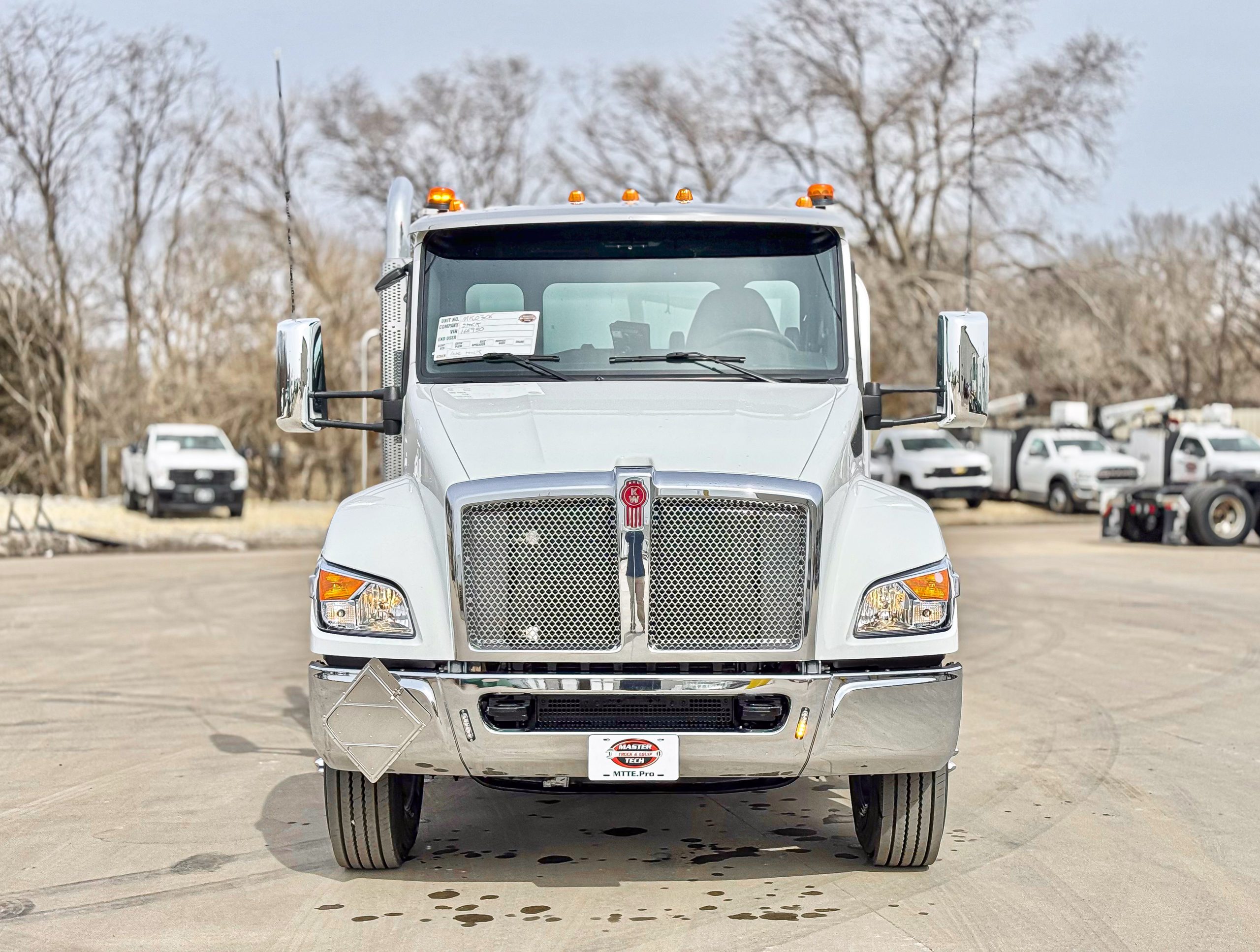 2025 Kenworth T380 - image 2 of 6