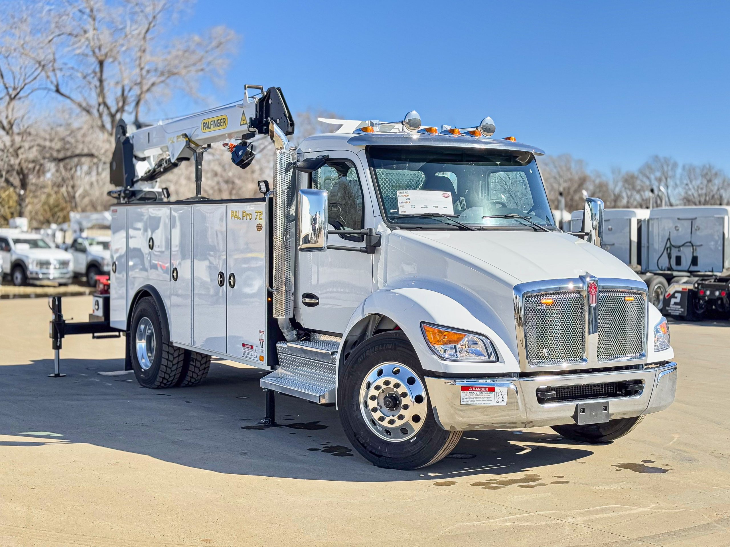 2025 Kenworth T380 - image 3 of 6