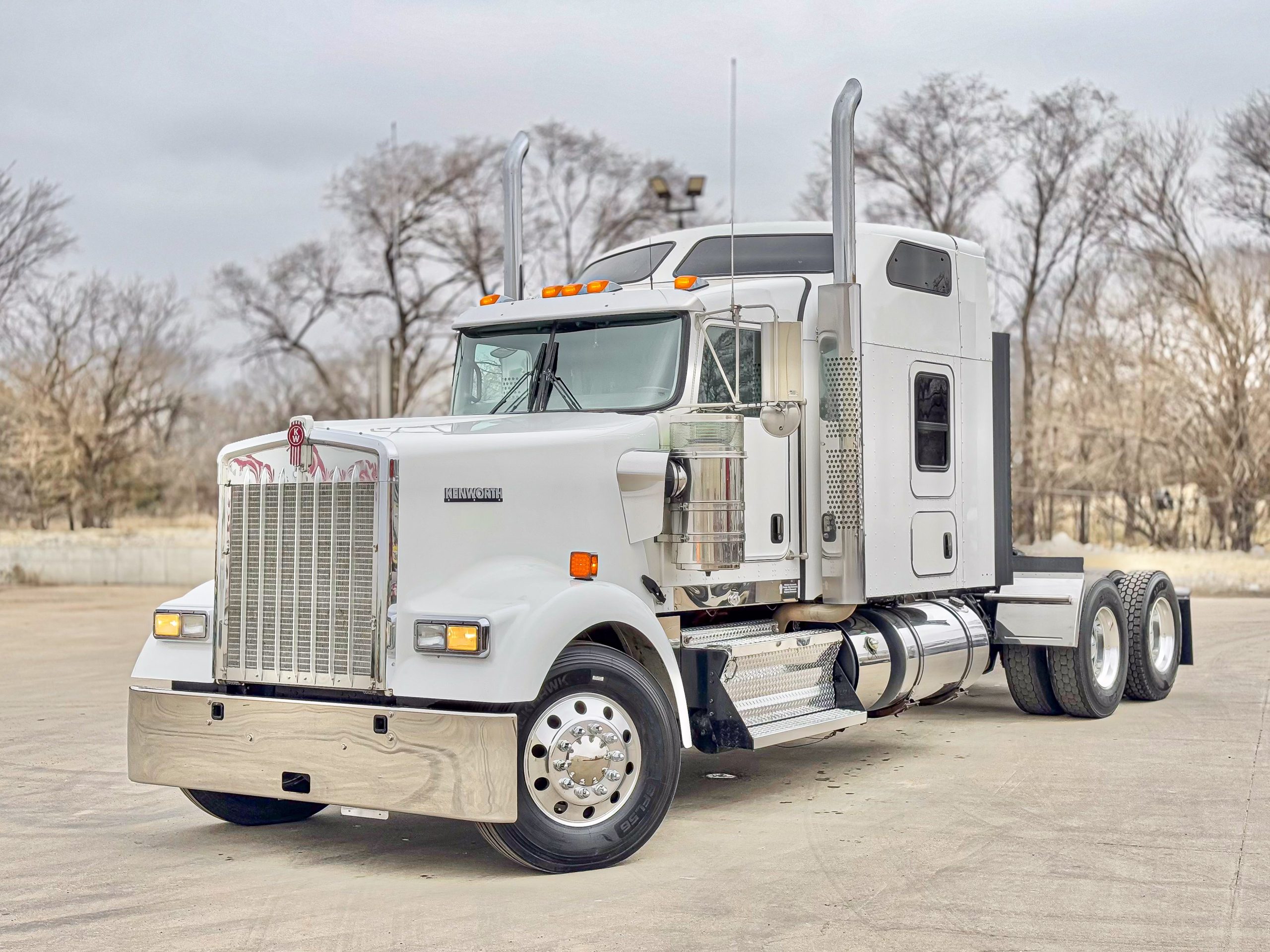 2021 Kenworth W900L - image 2 of 6